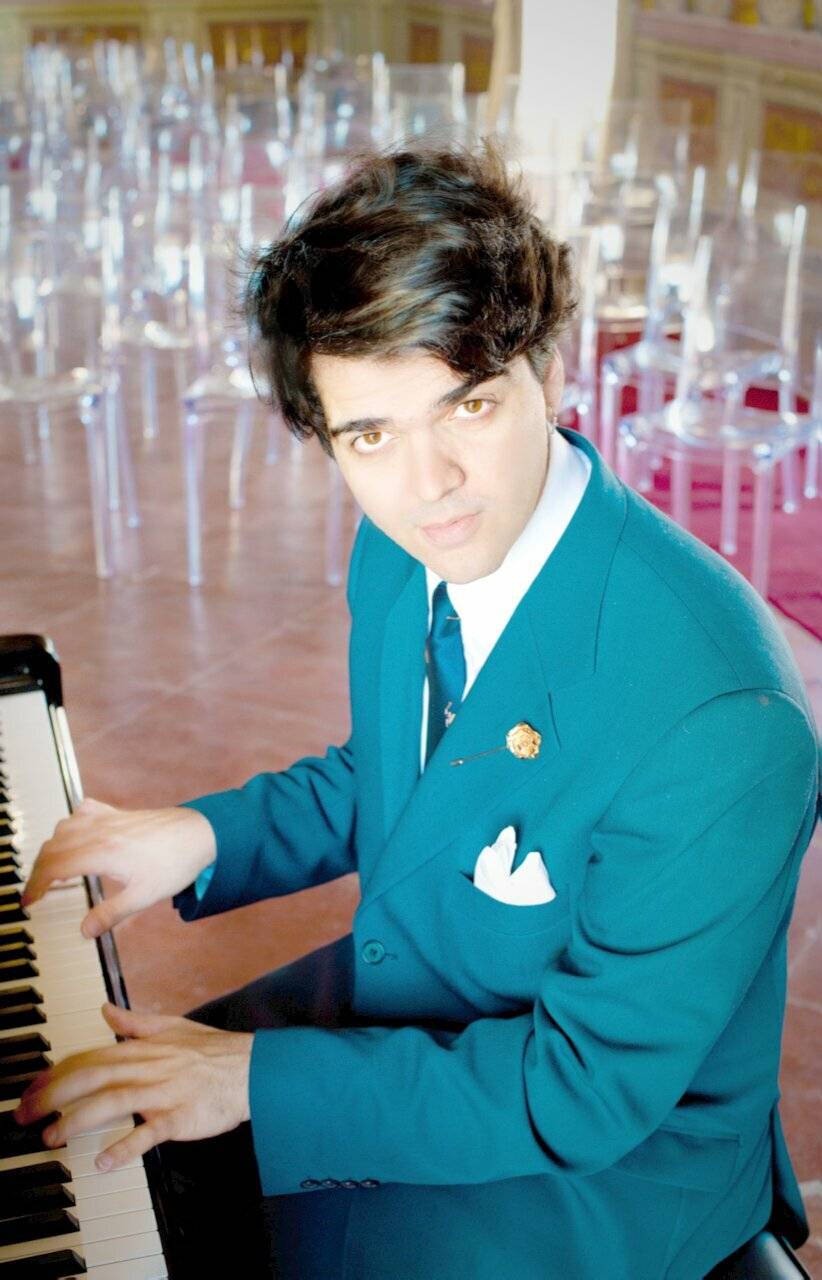 Corrado Neri spielt und singt am 30. Oktober im Theater Mönchengladbach. 