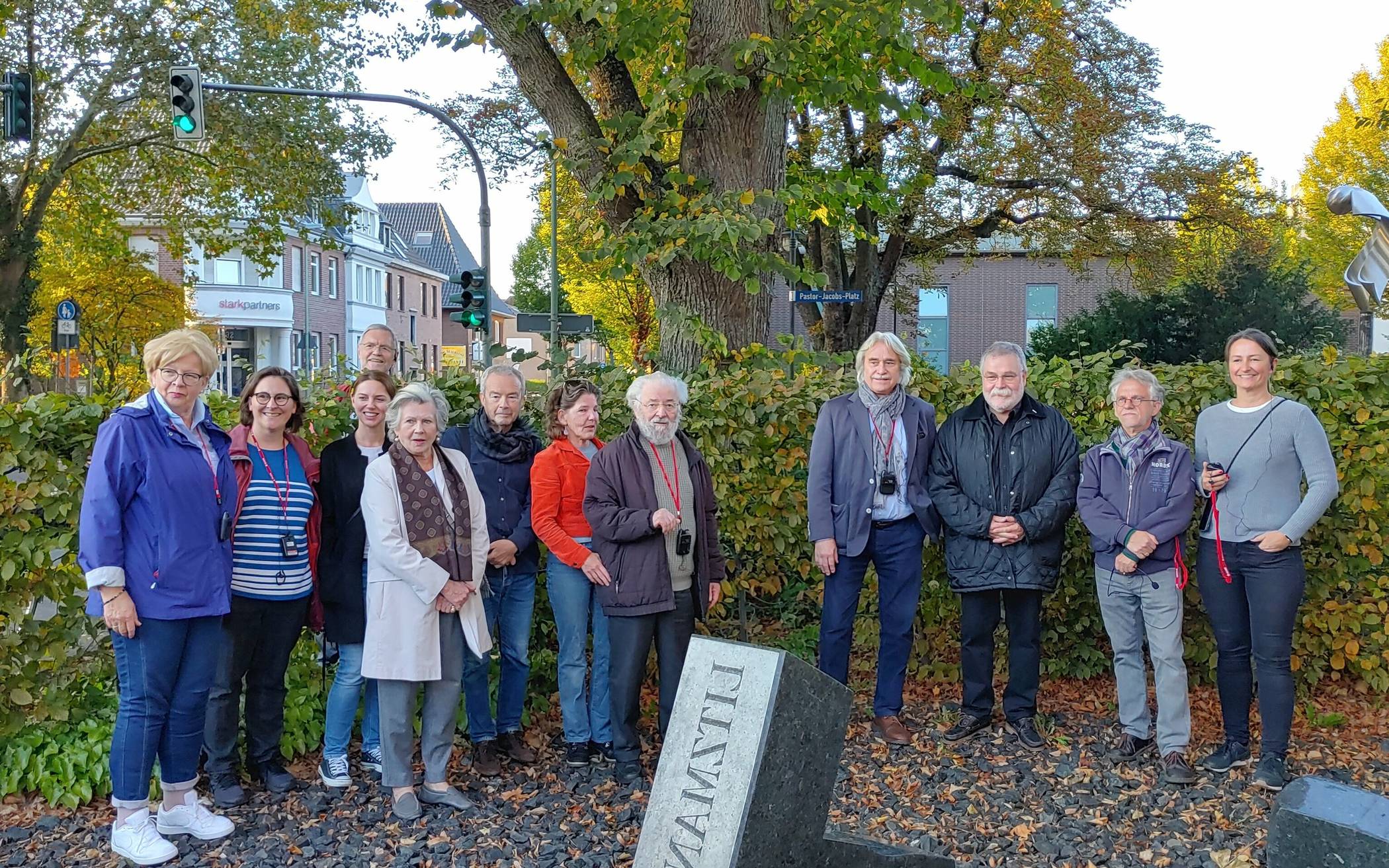 Einige Teilnehmer am Rundgang und Vertreter