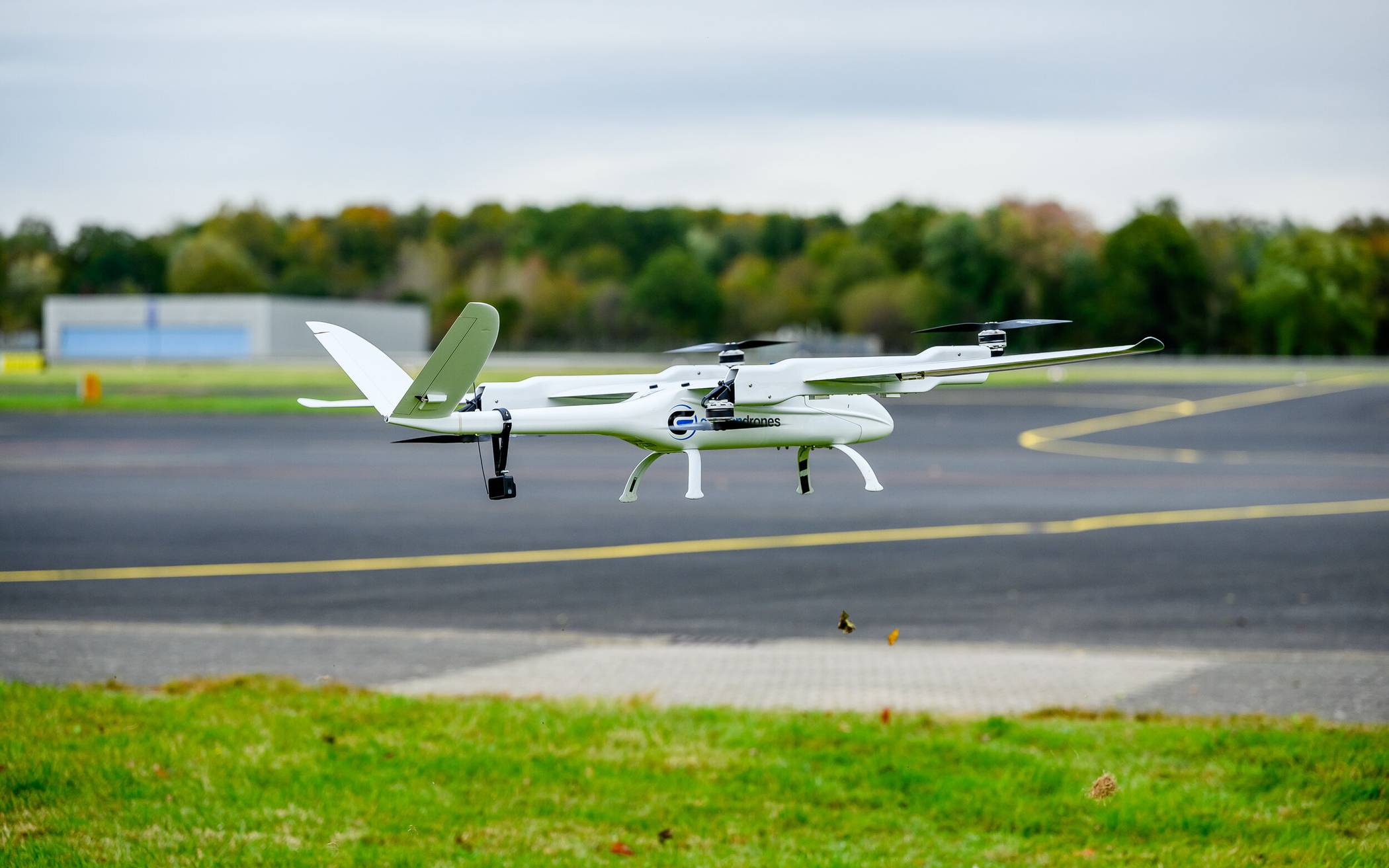 Eine Songbird-Drohne von Germandrones startet als