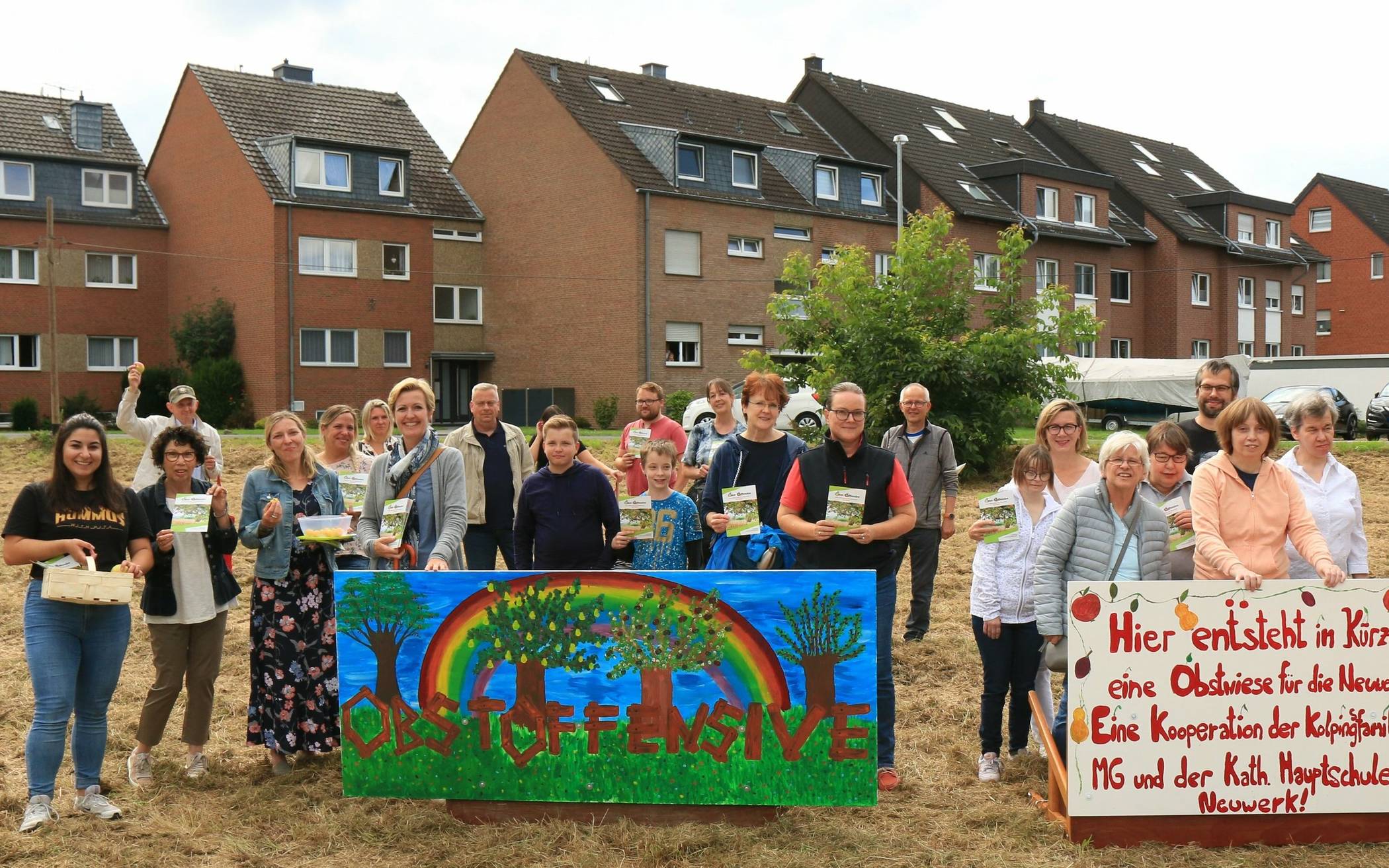  Kolpingsfamilie, Nachbarschaft und Katholische Hauptschule &nbsp;– alle freuen sich auf die Obstwiese. 
  