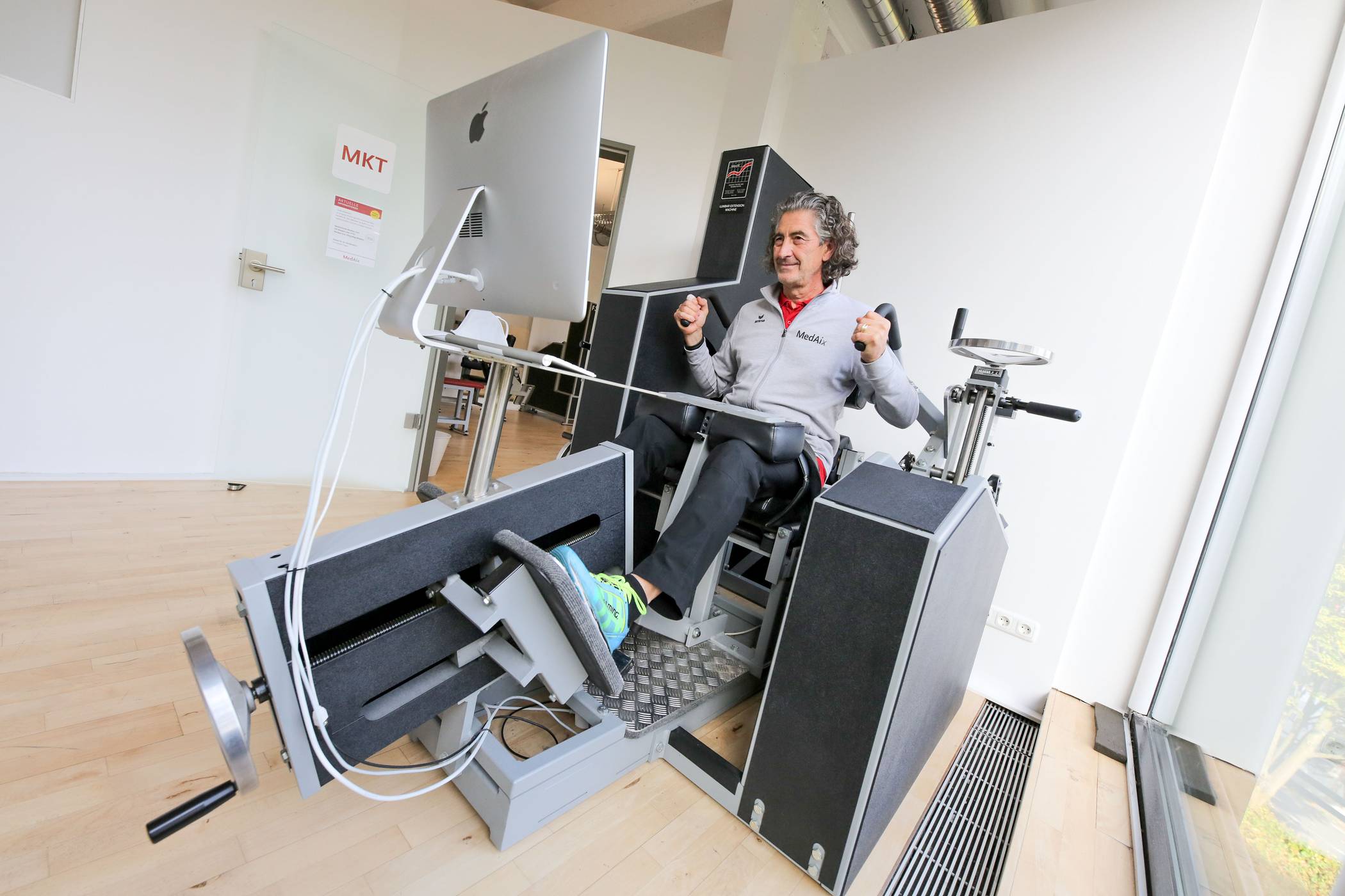 Neben Ausdauersport ist auch ein individuelles Krafttraining wichtig für die Fitness.