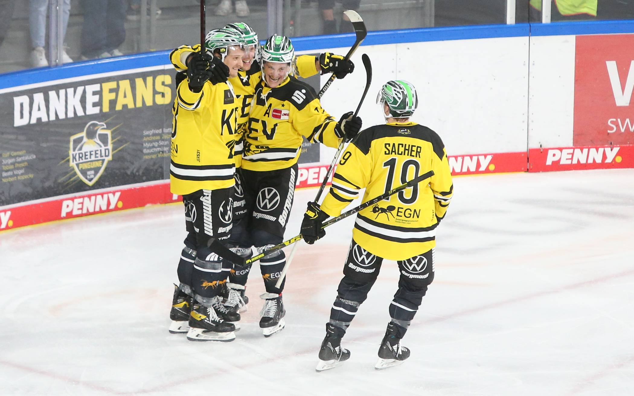 Pinguine zähmen erneut die Panther