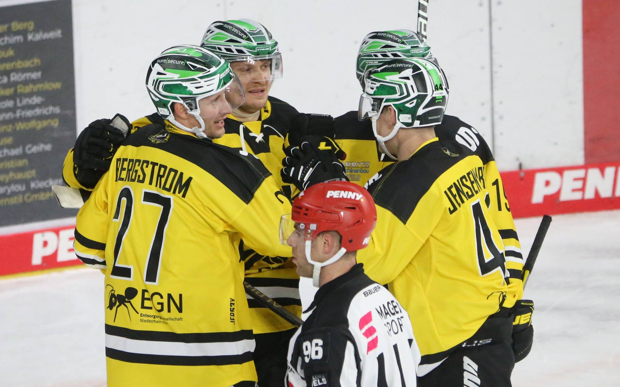 Pinguine krallen sich die Eisbären