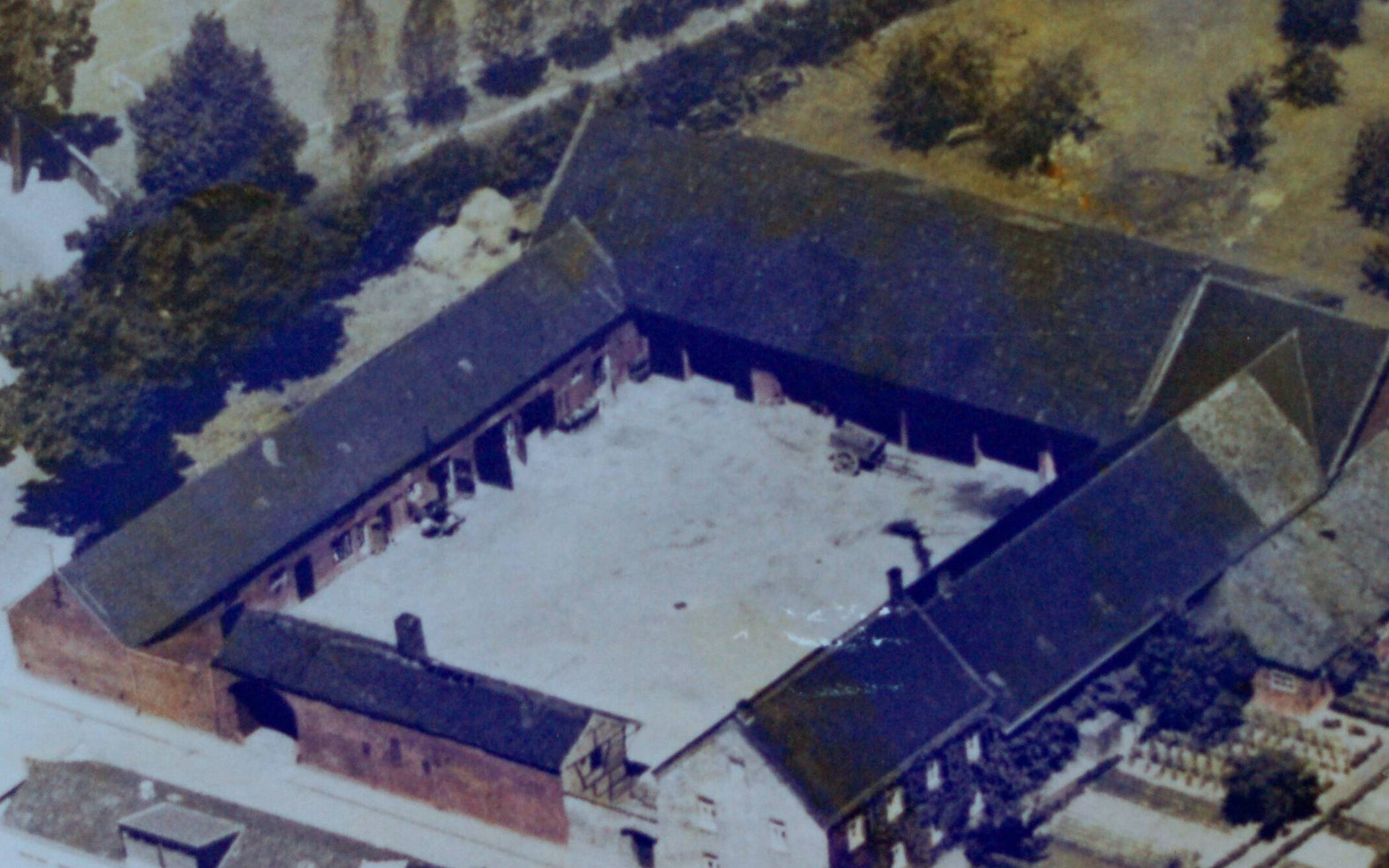 Über alte Höfe in Lank –