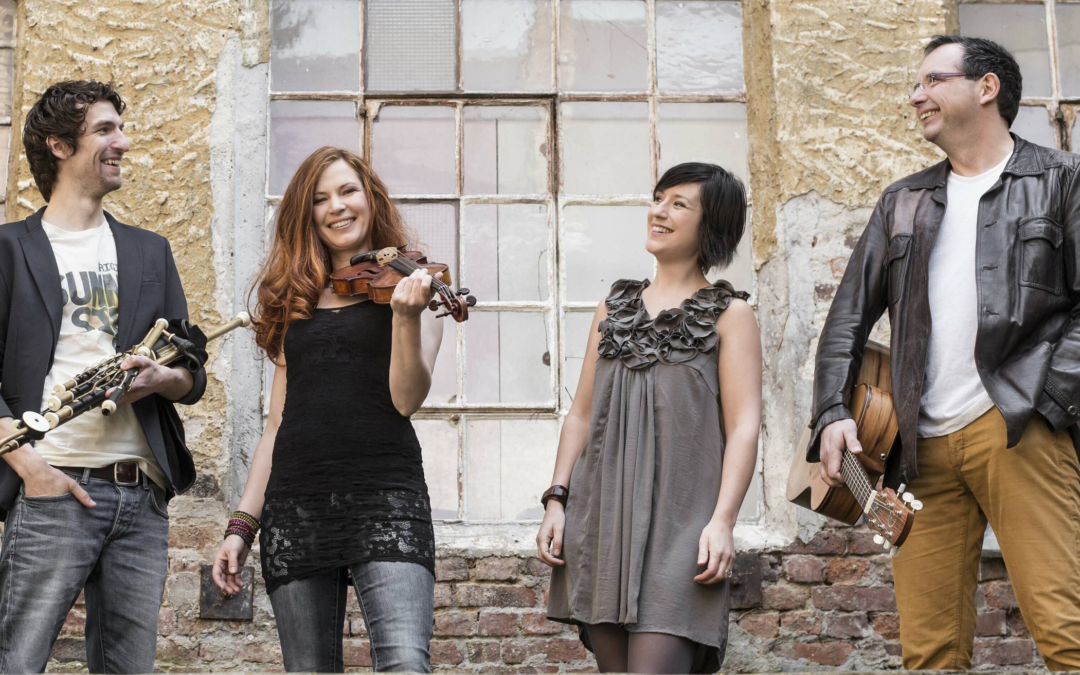  Mit zwei Irish Music Awards ausgezeichnet und weltweit erfolgreich, kommen die Musiker*innen von CARA jetzt mit ihrem neuen Album&nbsp;„Grounded“ ins TiG! 