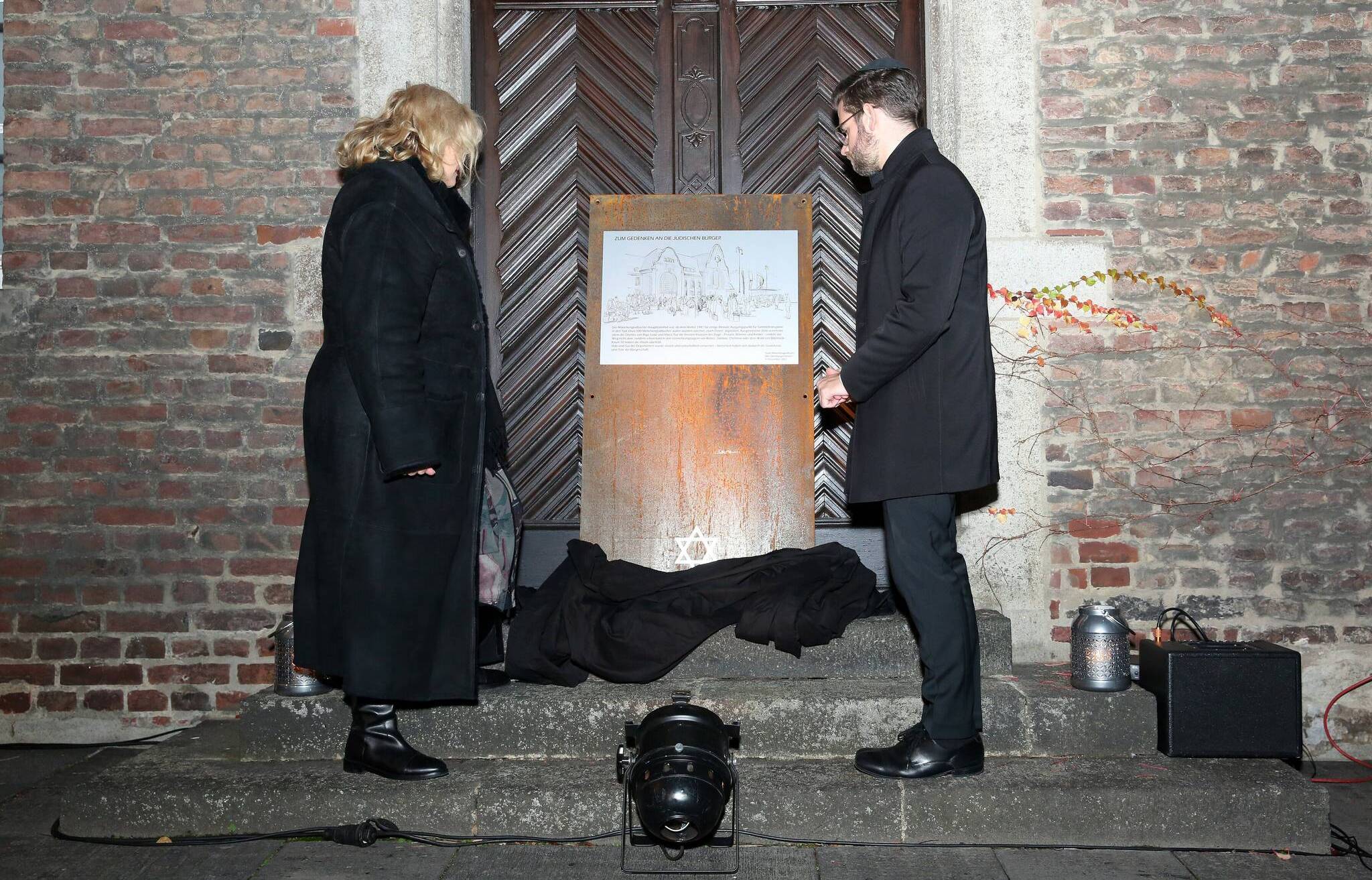 Mönchengladbach enthüllt Gedenktafel für die Deportierten