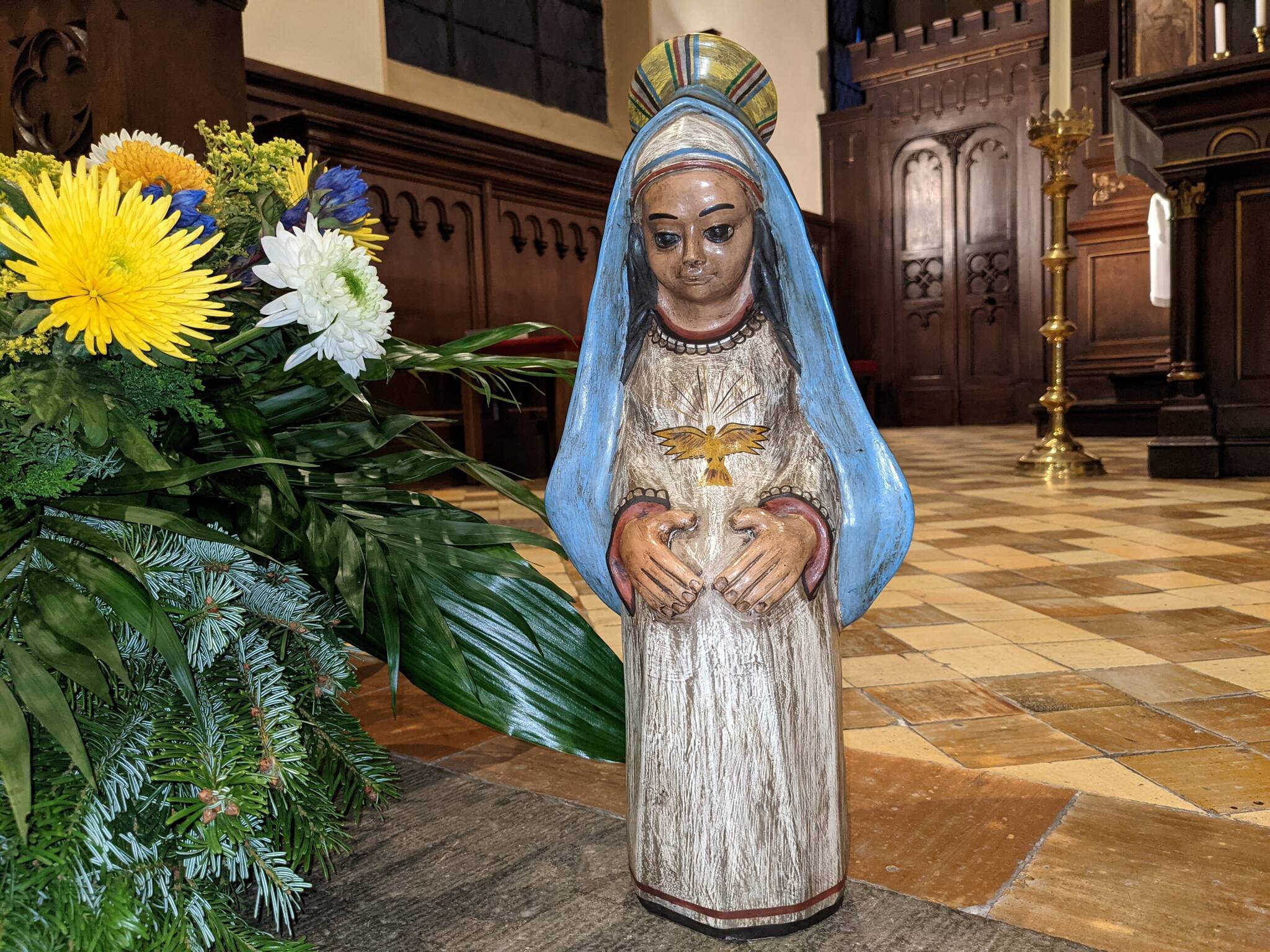  Nach einem uralten Brauch wird die Marienfigur in der Vorweihnachtszeit von Haus zu Haus getragen. 