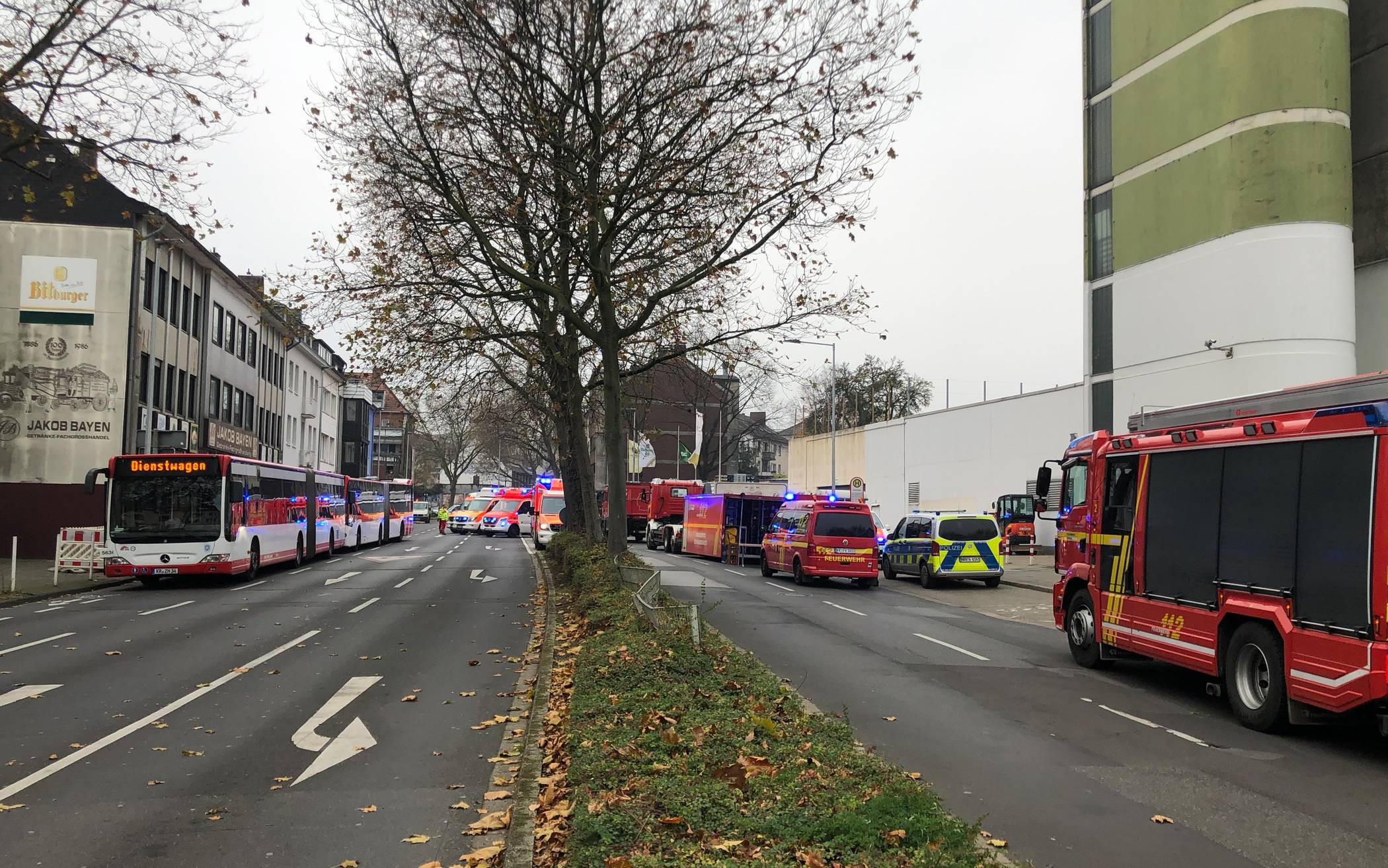 Feuerwehr hat „Vollalarm“ ausgelöst: Bewohner sind eingesperrt 