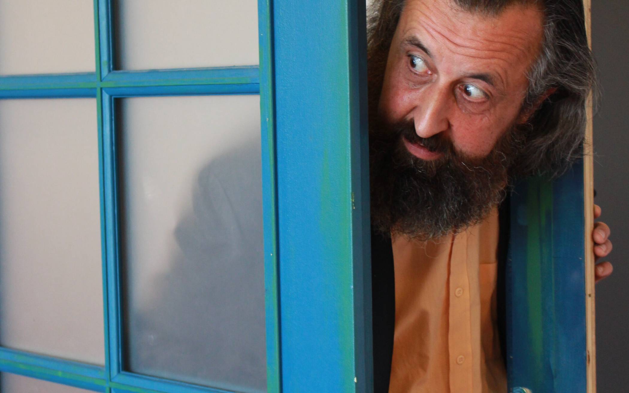 Aufmerksam: Franz Mestre lauscht symbolisch auf