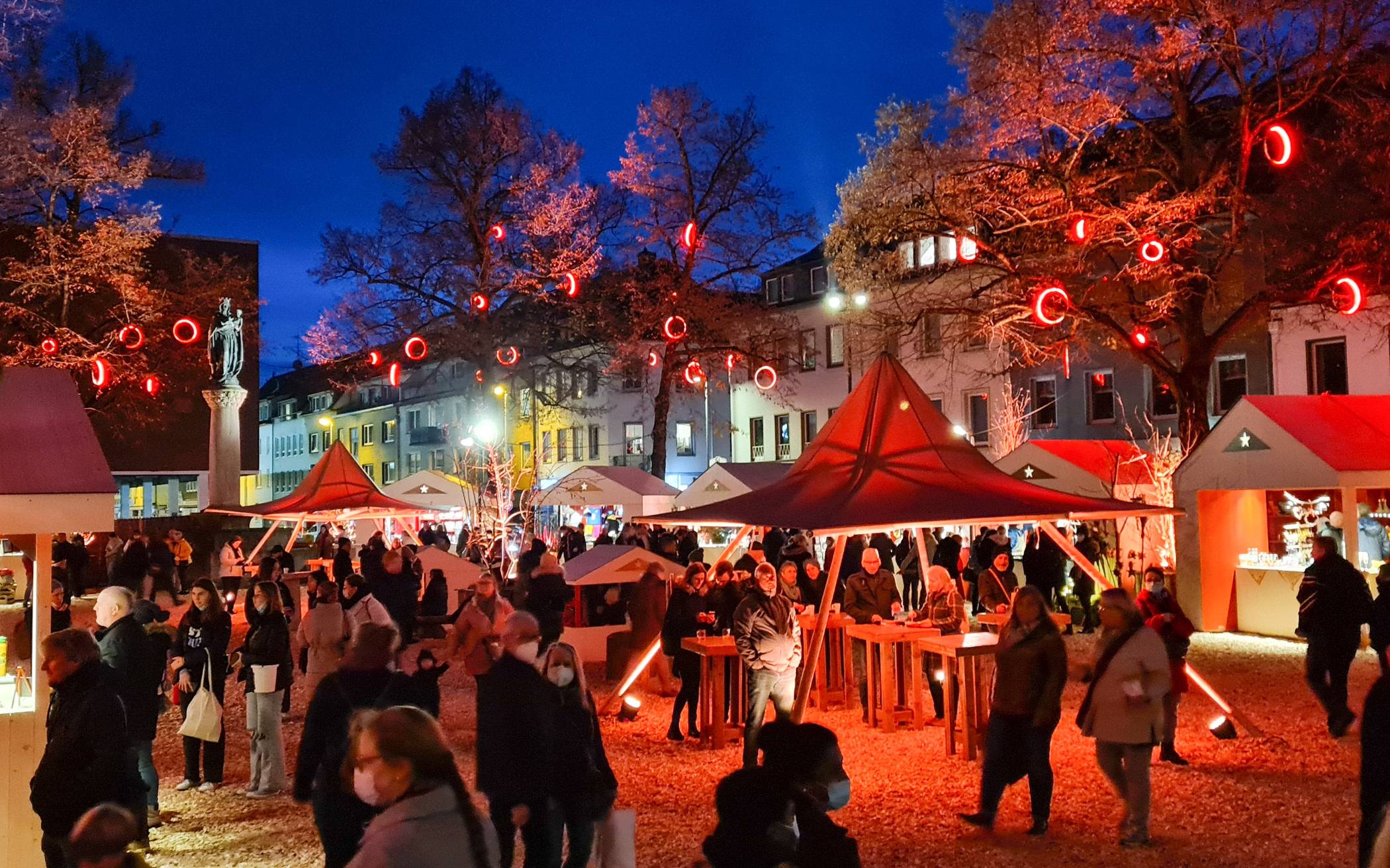Krefelds 2G-Weihnachtsmarkt ist eröffnet