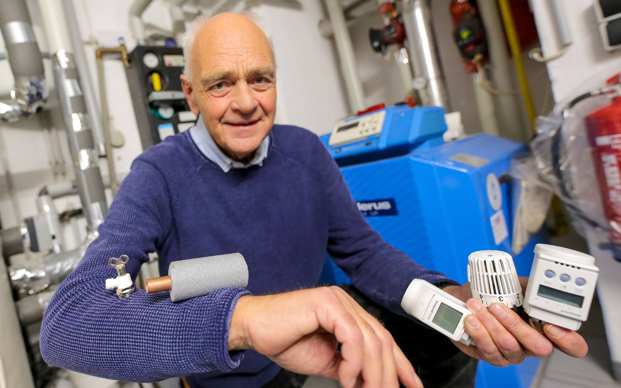  Thermostate mit Zeitschaltuhr und Rohr-Isolierungen gehören zu den kostengünstigen Energiespar-Tipps des Dozenten für Versorgungstechnik, Detlef Poullie. 