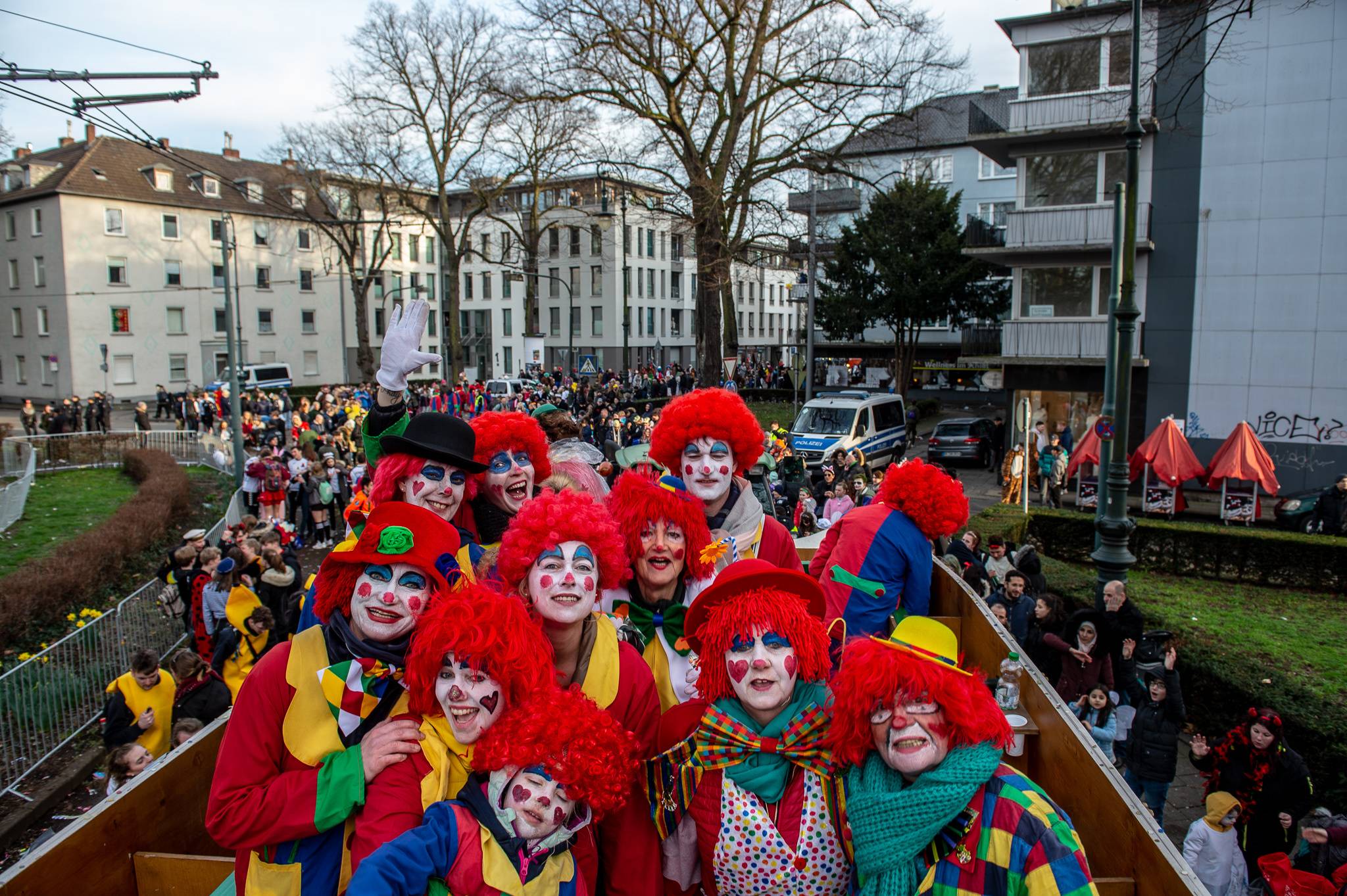 Krefelder Krisenstab hat entschieden: Maskenpflicht kommt zurück - Karnevalszüge fallen 2022 aus