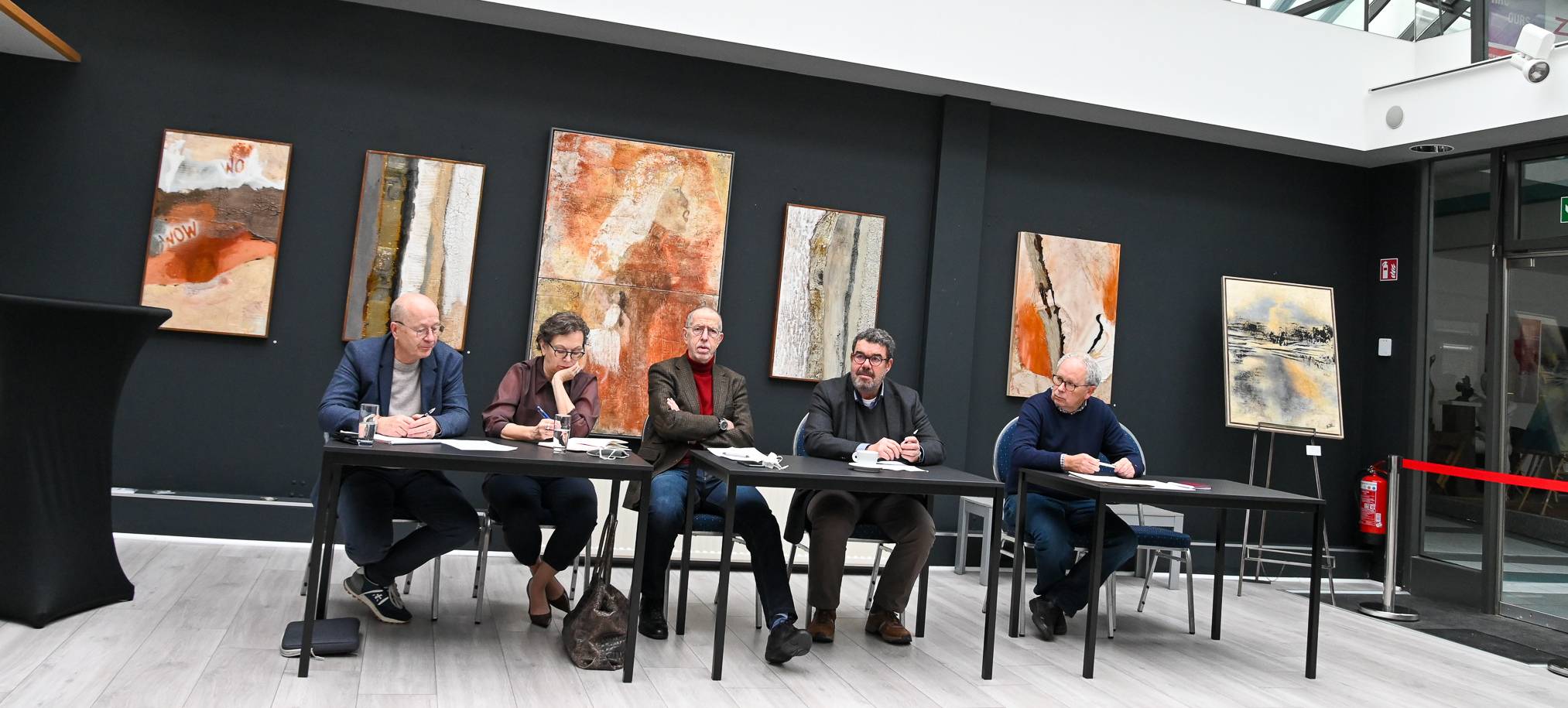  Jahresrückblick der Bezirksvertretung Süd: (v.l.): Marcel Klotz und Susanne Vehling-Feindegen (Bündnis 90/Grüne), Peter König (FDP), Bezirksvorsteher Ulrich Elsen, Horst Schnitzler (SPD) Foto: Hans-Peter Reichartz 