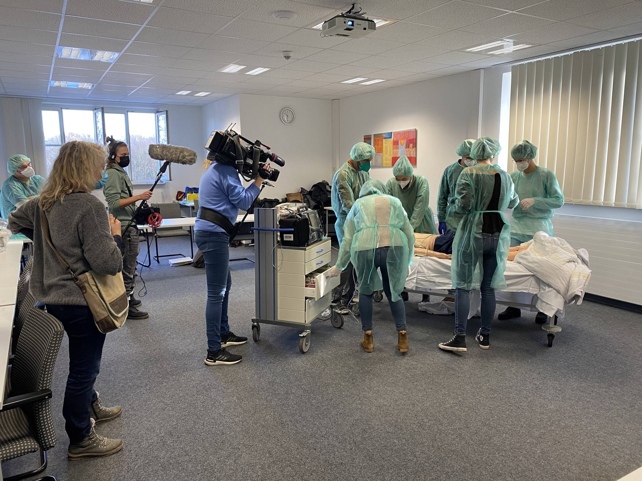  Der WDR bei Dreharbeiten in der KBS, der Akademie für Gesundheitsberufe. 