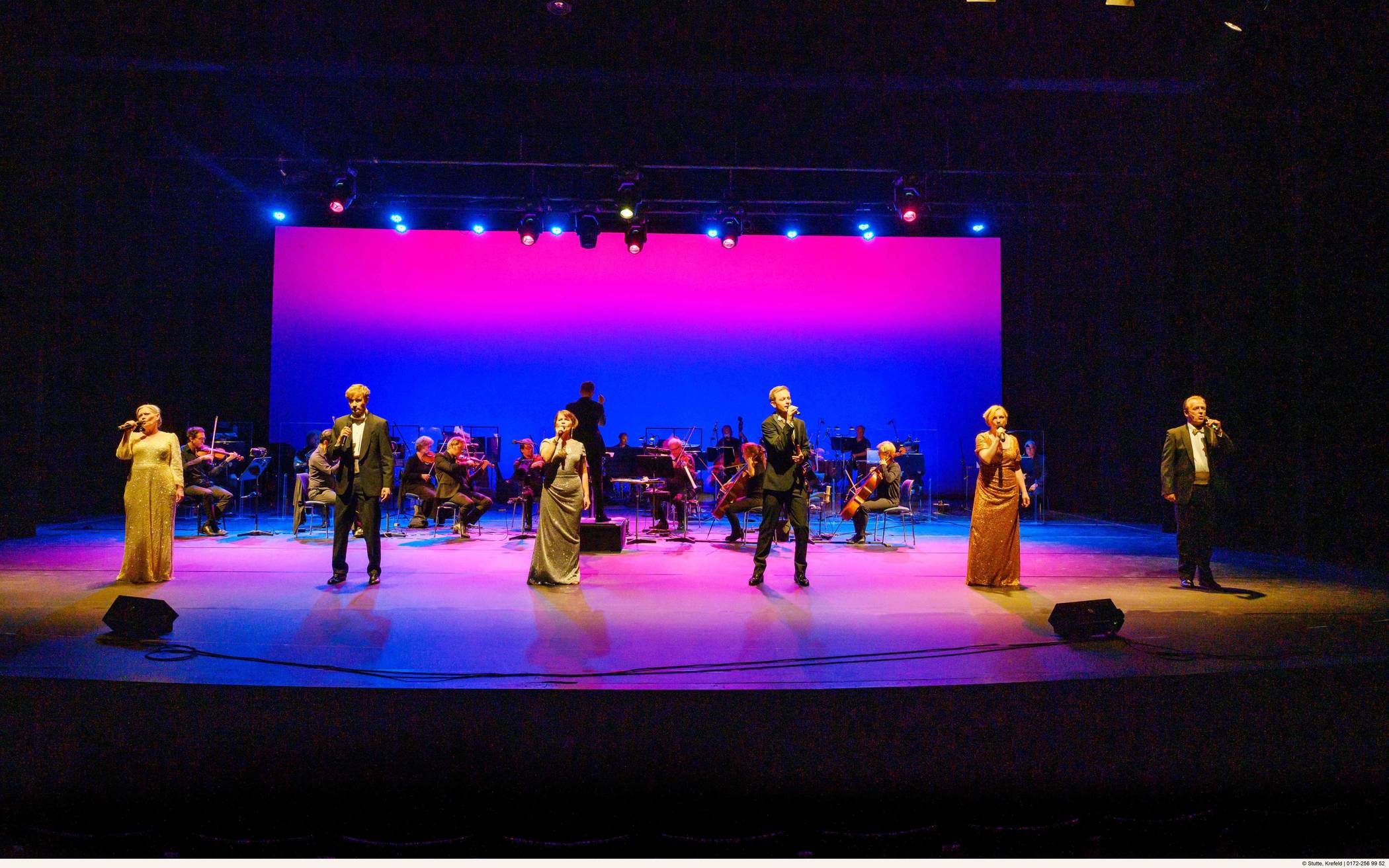  In „The Show Must Go On“ singen an Silvester Ensemblemitglieder und Gäste des Musiktheaters ihre Lieblingshits aus weltberühmten Musicals. 