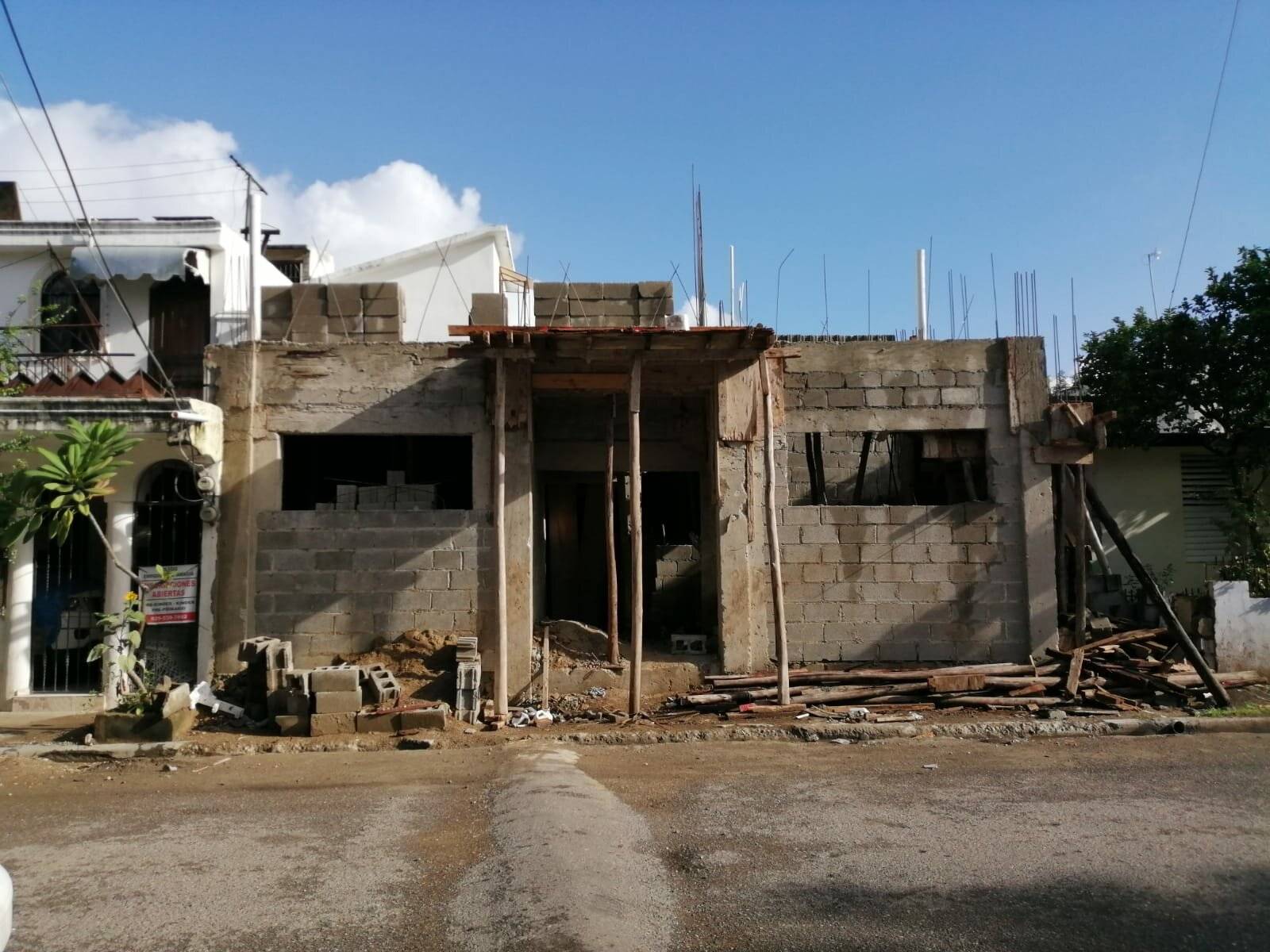 Das erste Stockwerk ist beinahe...