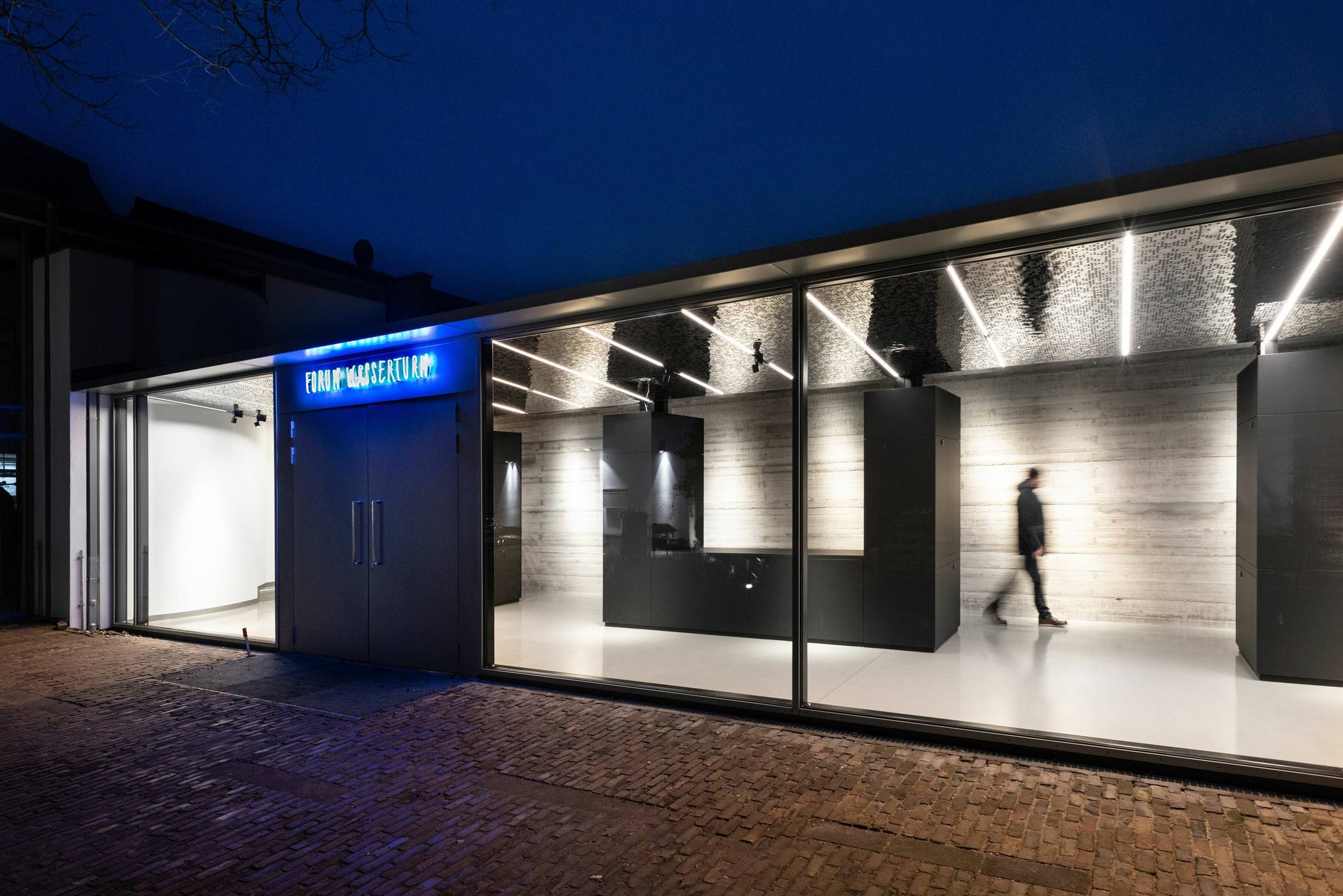 Ein echter Hingucker, gerade bei Dunkelheit: das Forum Wasserturm. 