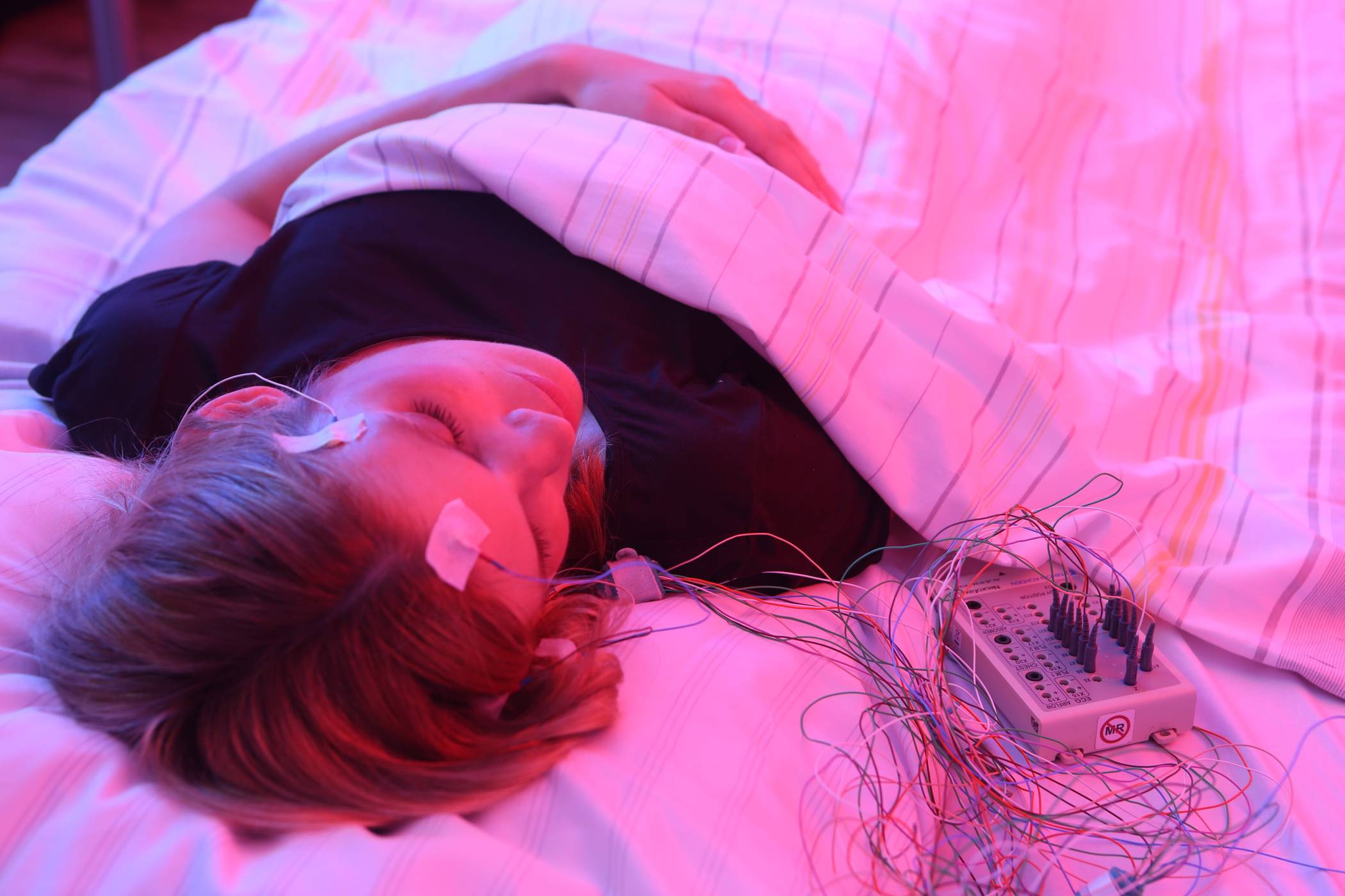 Im Schlaflabor geht man den Ursachen für Schlafstörungen auf den Grund.