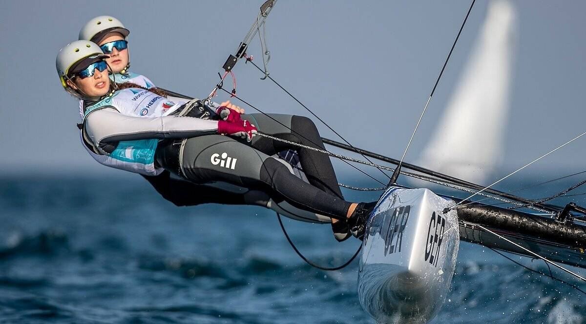  Zoe Coers und ihr Steuermann Leonard Beyer bei den ISAF Youth Worlds Oman 2021. 