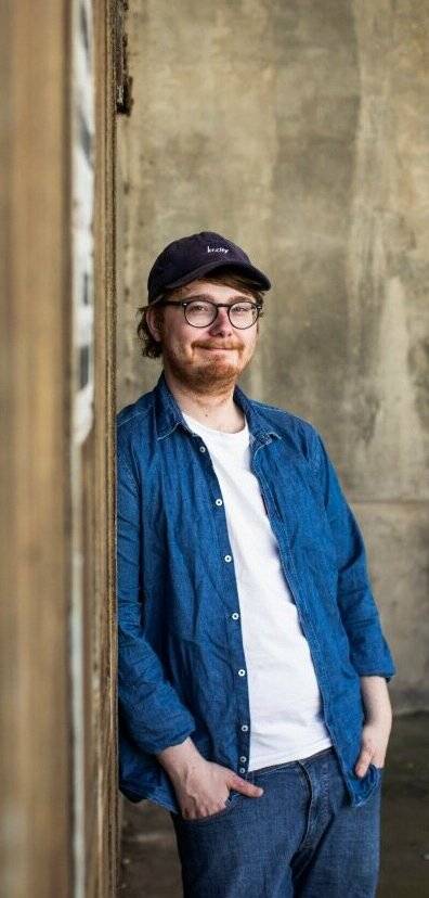Kabarettist Johannes Floehr gastiert im Februar im St. Bernhard-Gymnasium.  