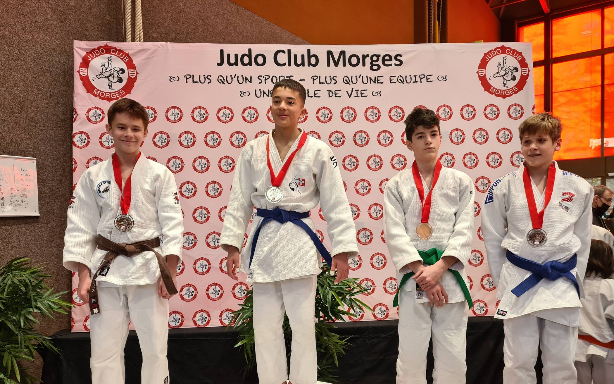  Der Willicher Judoka Alexander Utczyk (links) konnte in der Schweiz den zweiten Platz für sich entscheiden.  