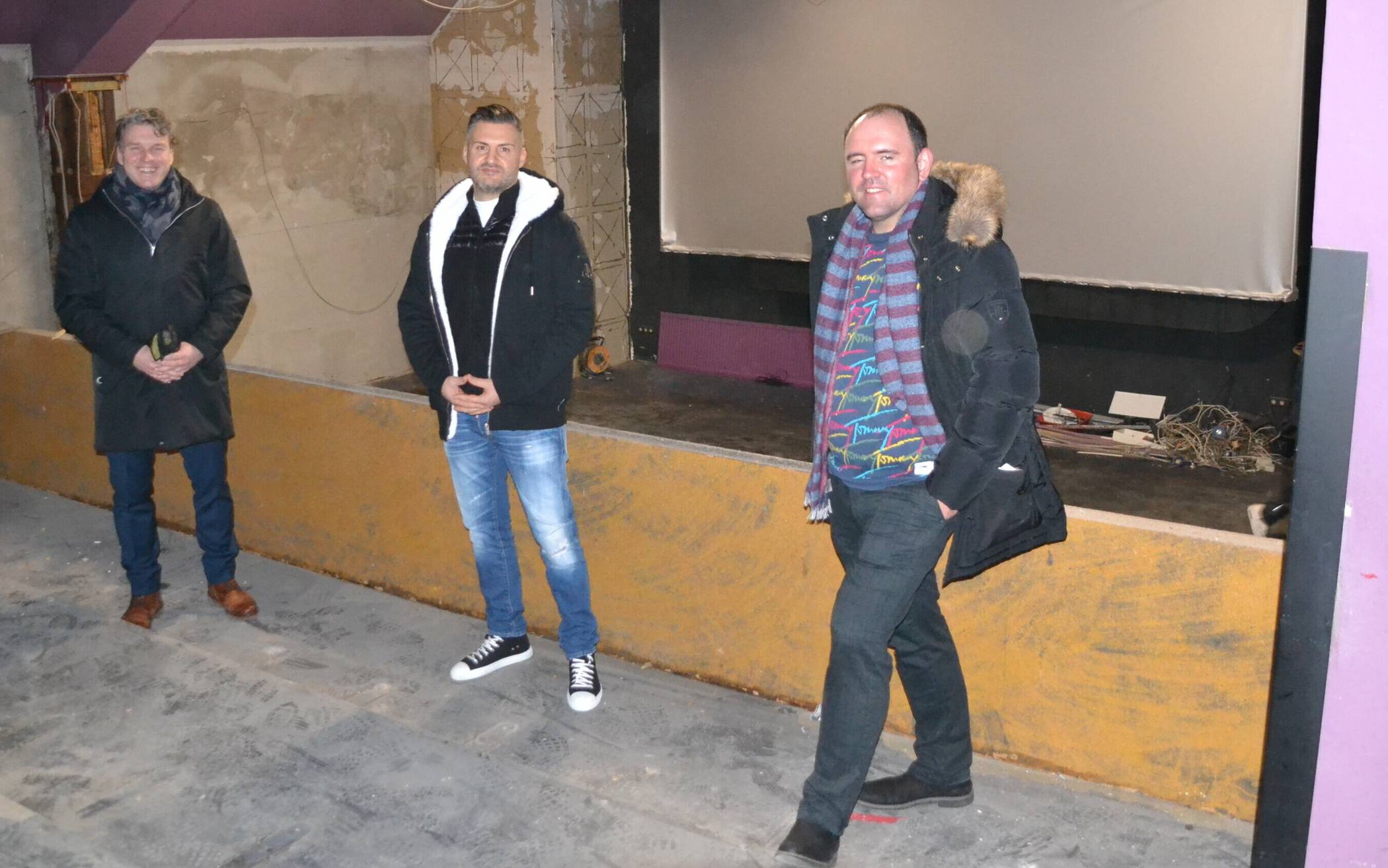 Abi Haidar (Mitte), der das Atlantic