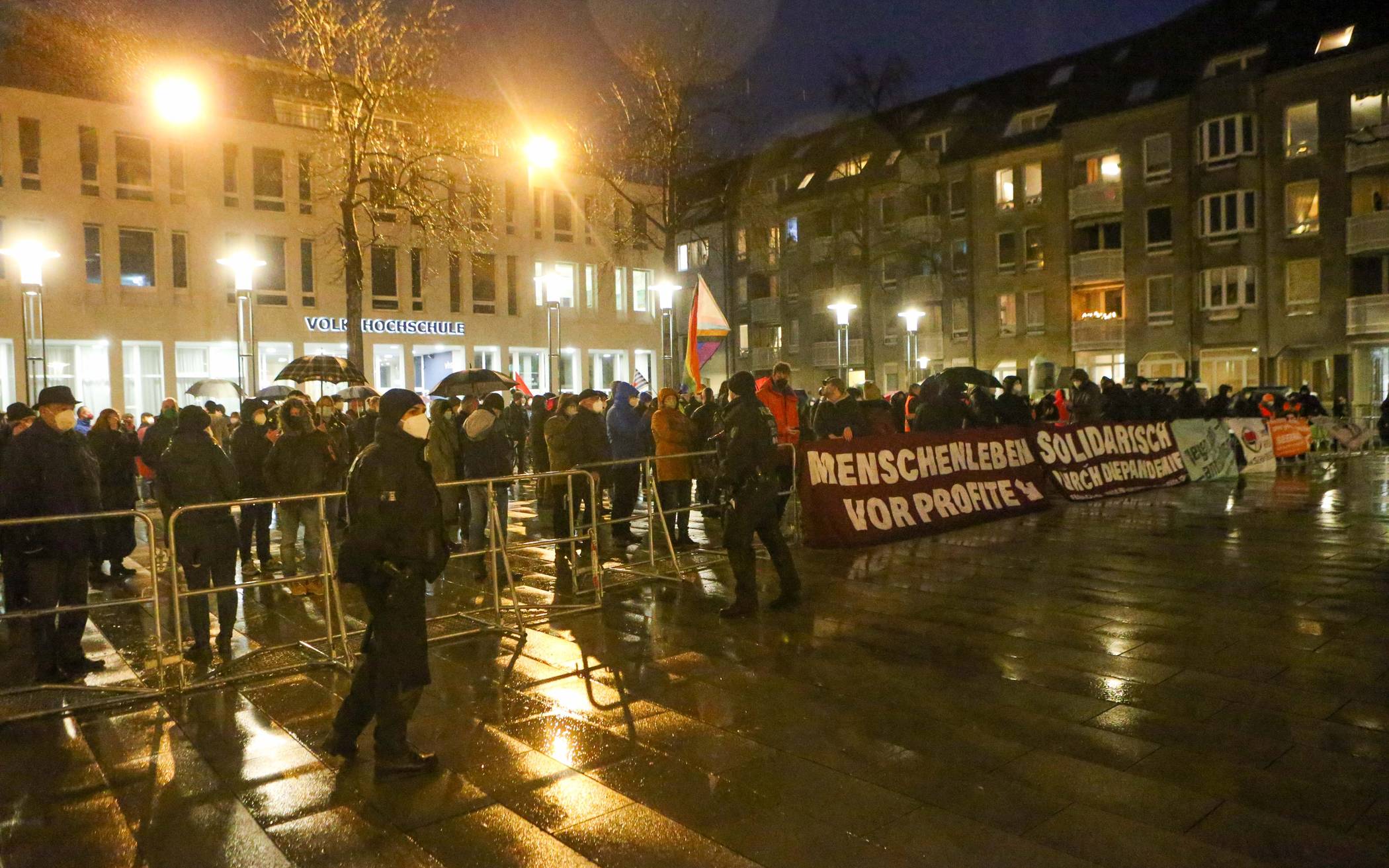 Gegendemo vor dem Rathaus
