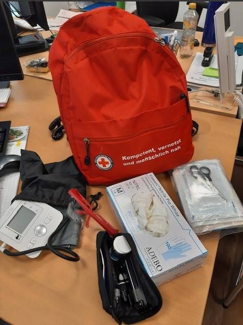 Polizei sucht Zeugen: DRK-Auto aufgebrochen und Rucksack entwendet