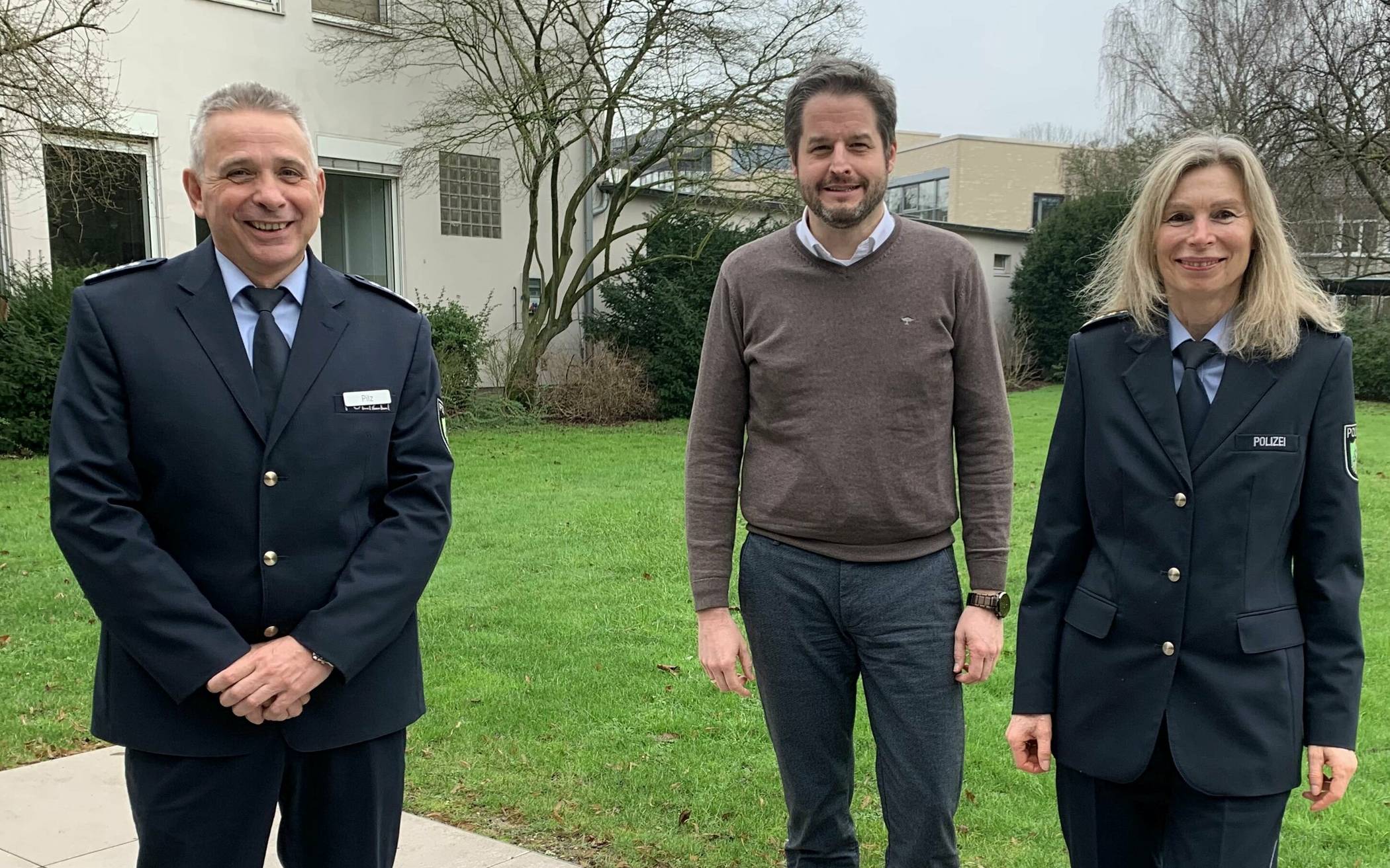  Setzen auf konstruktive Zusammenarbeit: Meerbuschs Wachleiter Thomas Pilz, Bürgermeister Christian Bommers und die neue Abteilungsleiterin der Kreispolizei, Heidi Fahrenholz. 