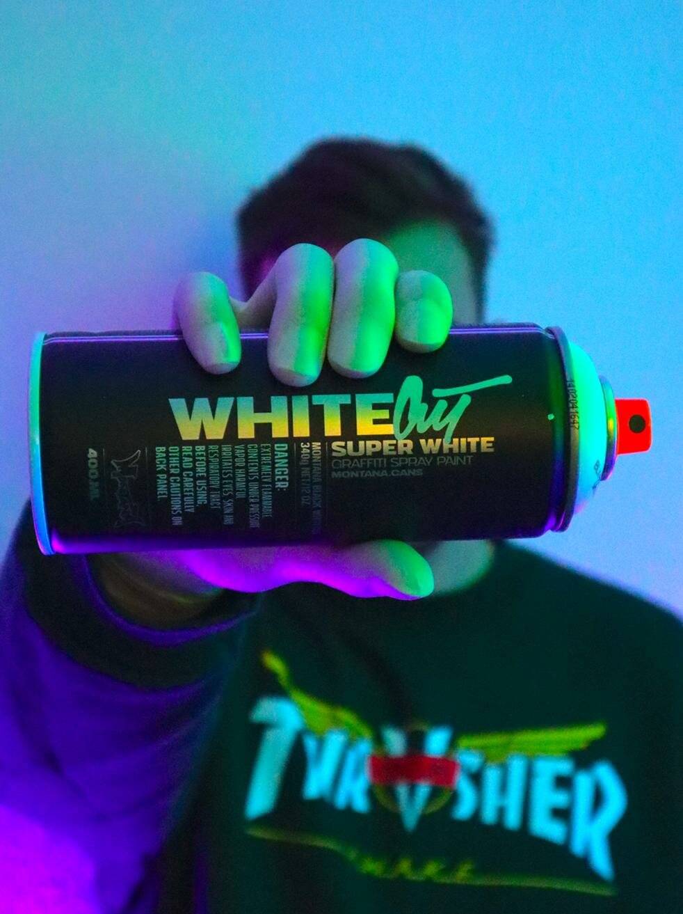 In seiner ersten Fotoserie „Spray ‘n‘