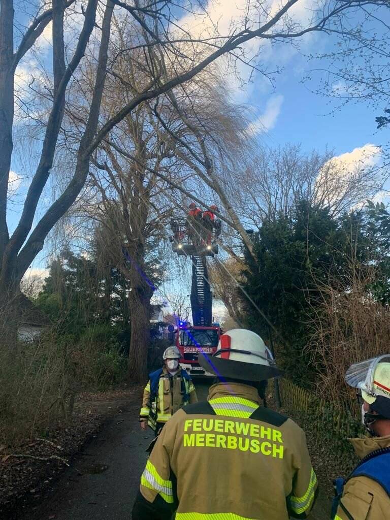 115 haupt- und ehrenamtliche Kräfte der Feuerwehr Meerbusch waren am vergangenen Wochenende im Sturmeinsatz. 