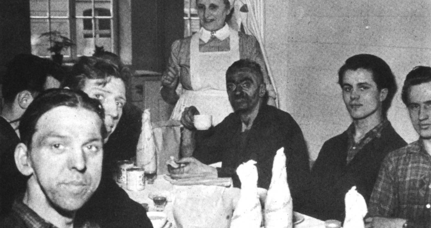 „Kumpel“ bei einer Blutspende in Gelsenkirchen in den 1950er Jahren. 