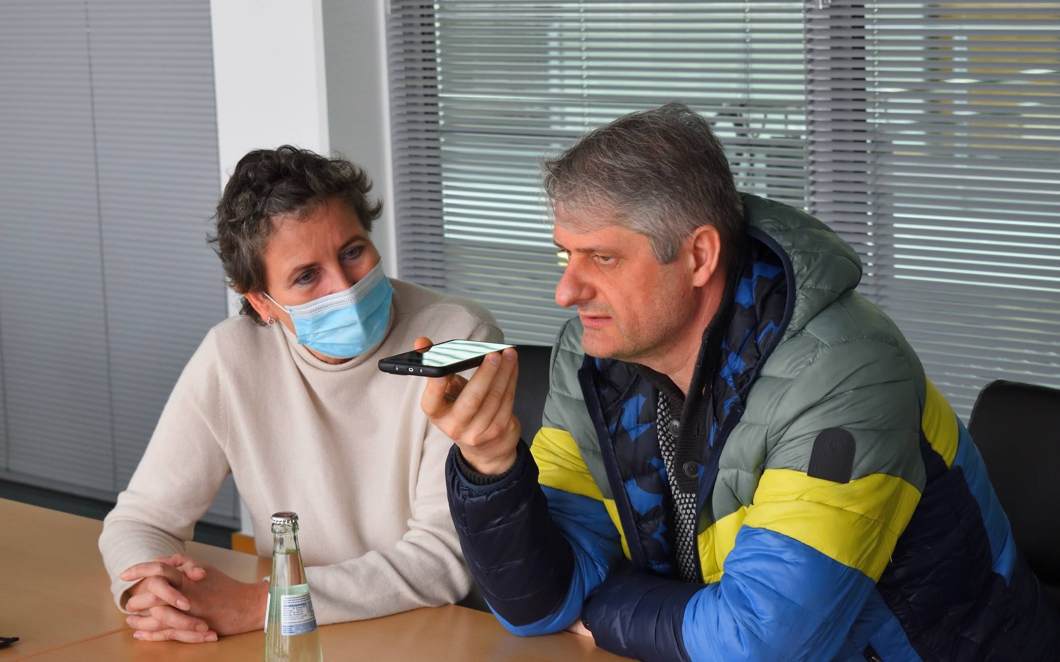 Bürgermeisterin Sabine Anemüller mit Valerij Eske