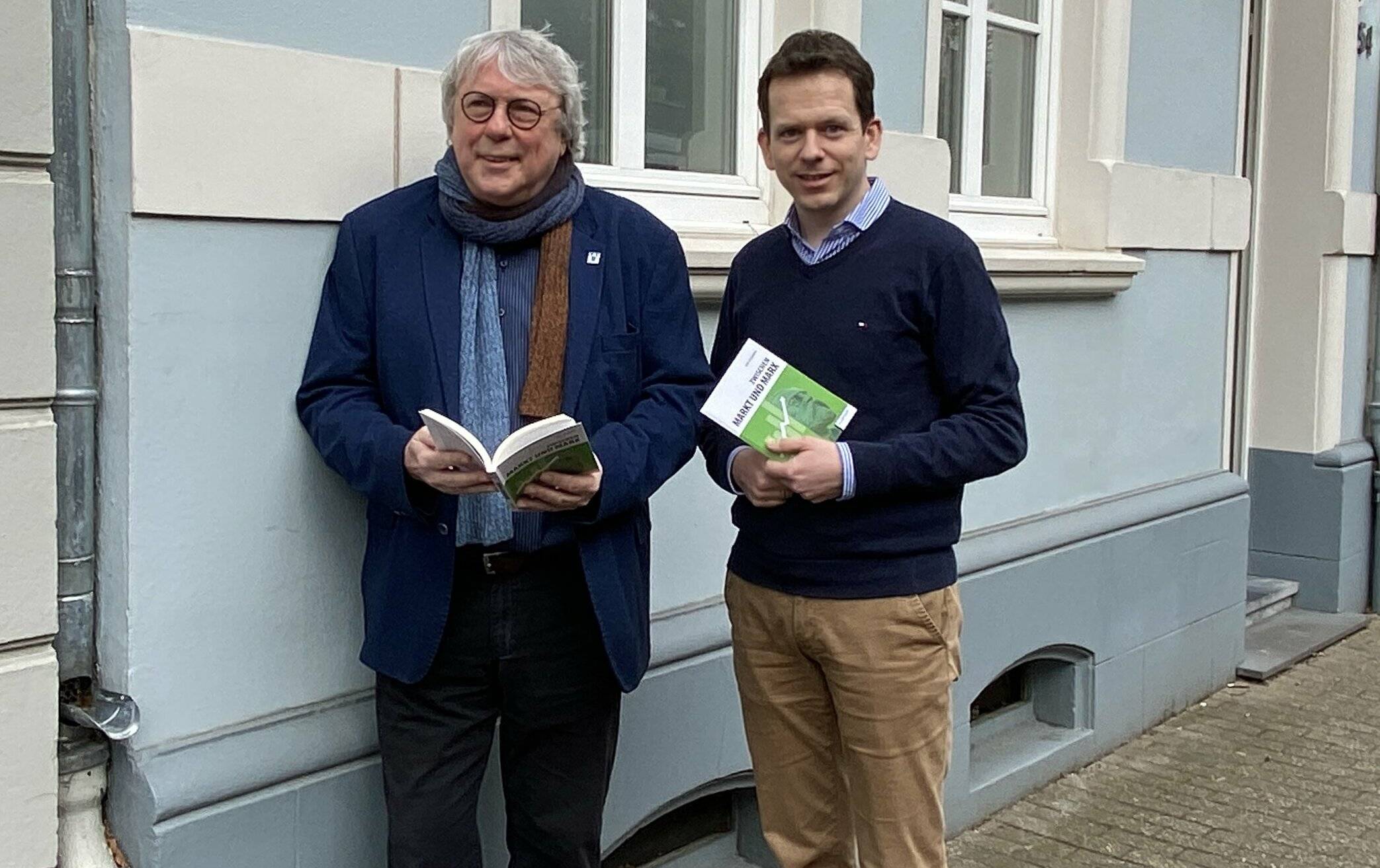 Der langjährige Bundestagsabgeordnete für den Kreis, Uwe Schummer (l.) stellte jetzt sein Buch gemeinsam mit seinem Nachfolger Martin Plum vor. 