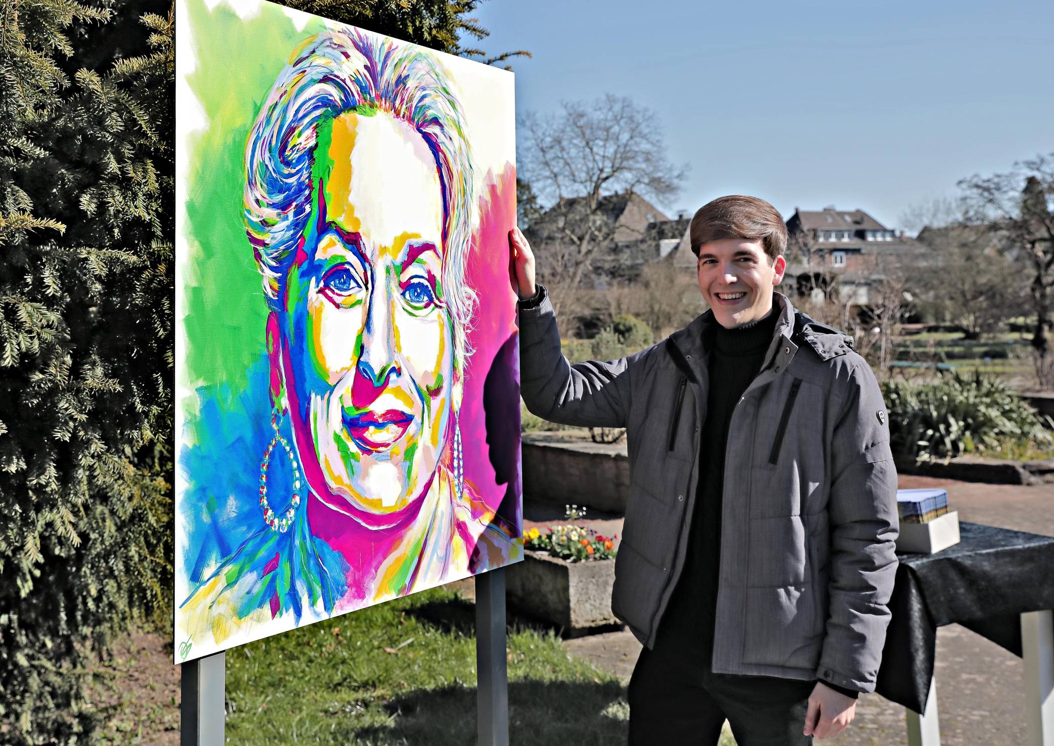 Künstler Oliver Schäfer mit dem Bild von Meryl Streep. Foto: Stadt Krefeld, Bischof
