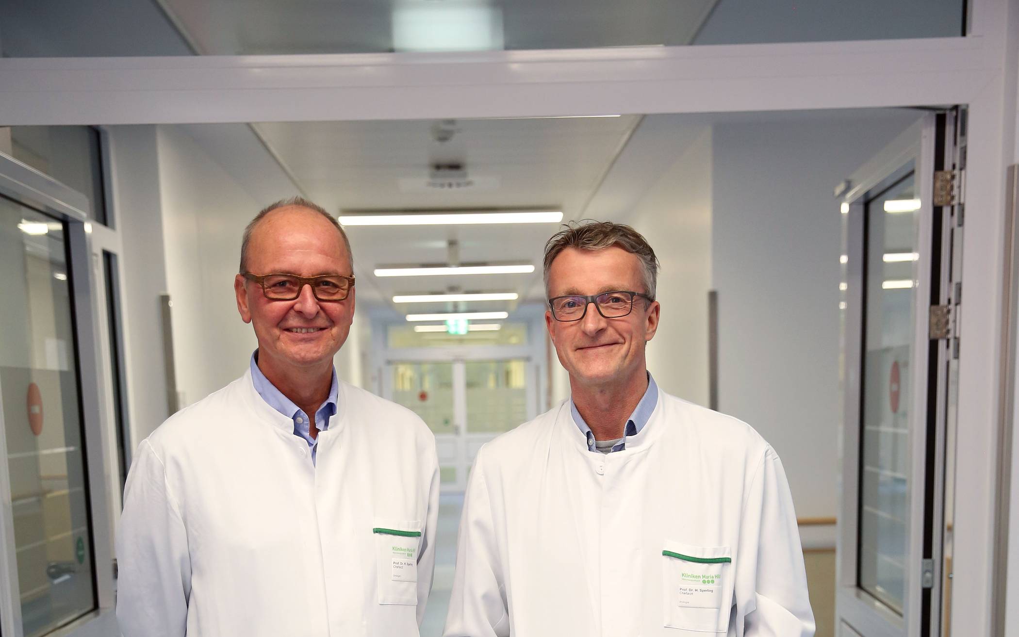 Beantworten Fragen zum Thema minimal-invasive Urologie: Prof. Dr. med.  Herbert Sperling (l.) und Prof. Dr. med. Markus Giessing.