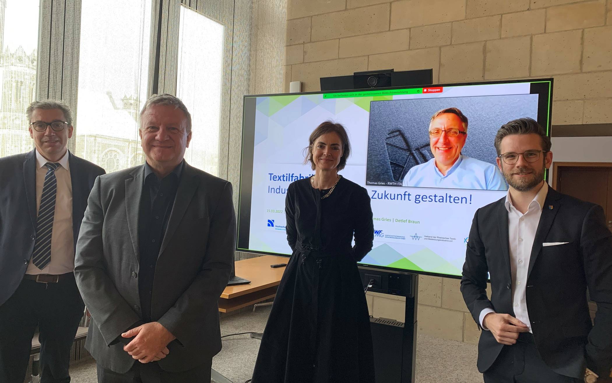 Gehören zum Tüftlerteam der Idee Textilfabrik