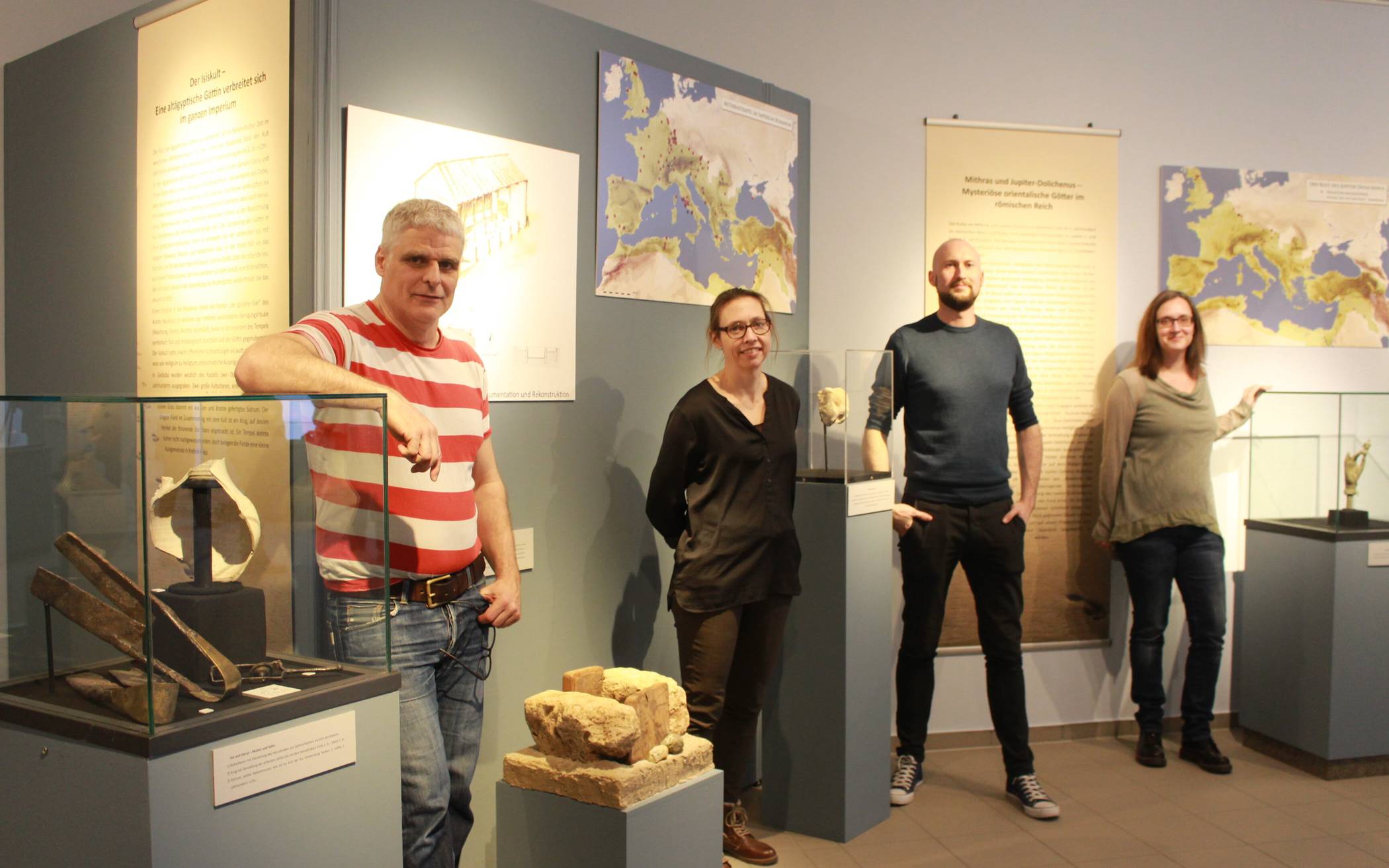 Präsentieren ihre gemeinsam konzipierte Ausstellung: (v.l.)