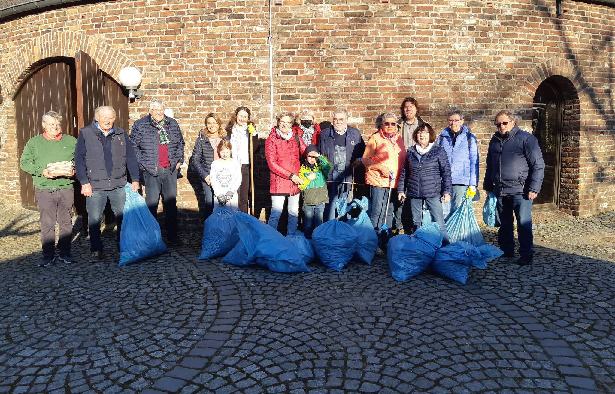 13 Säcke voll Müll sammelten die