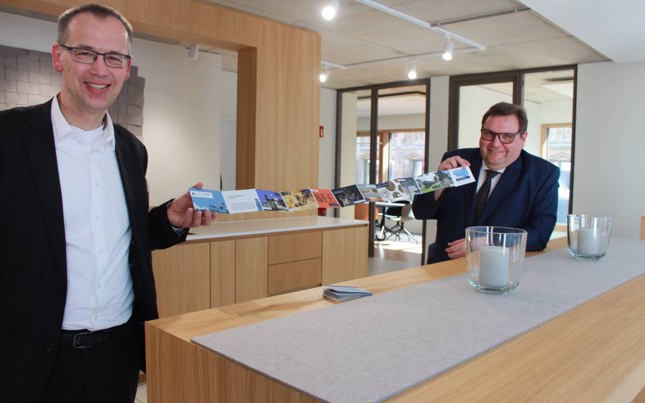 Ausziehbar: Oberbürgermeister Frank Meyer (r.) und