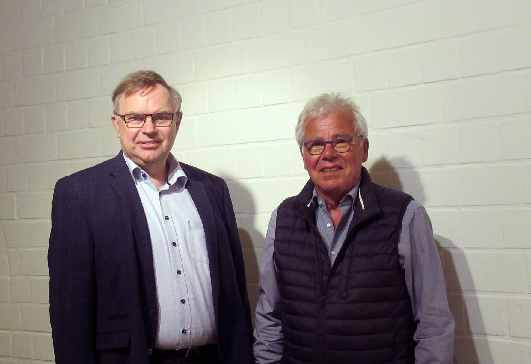Referent Dr. Norbert Schöndeling (l.) mit Georg Neuhausen vom Heimatkreis Lank. 