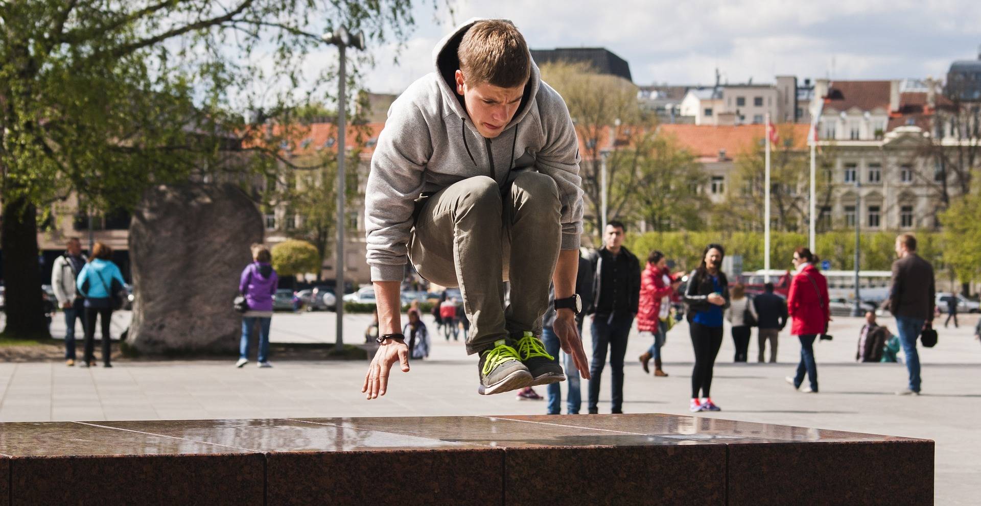Gerade bei jungen Leuten ist die Trendsportart Parkour sehr beliebt. 