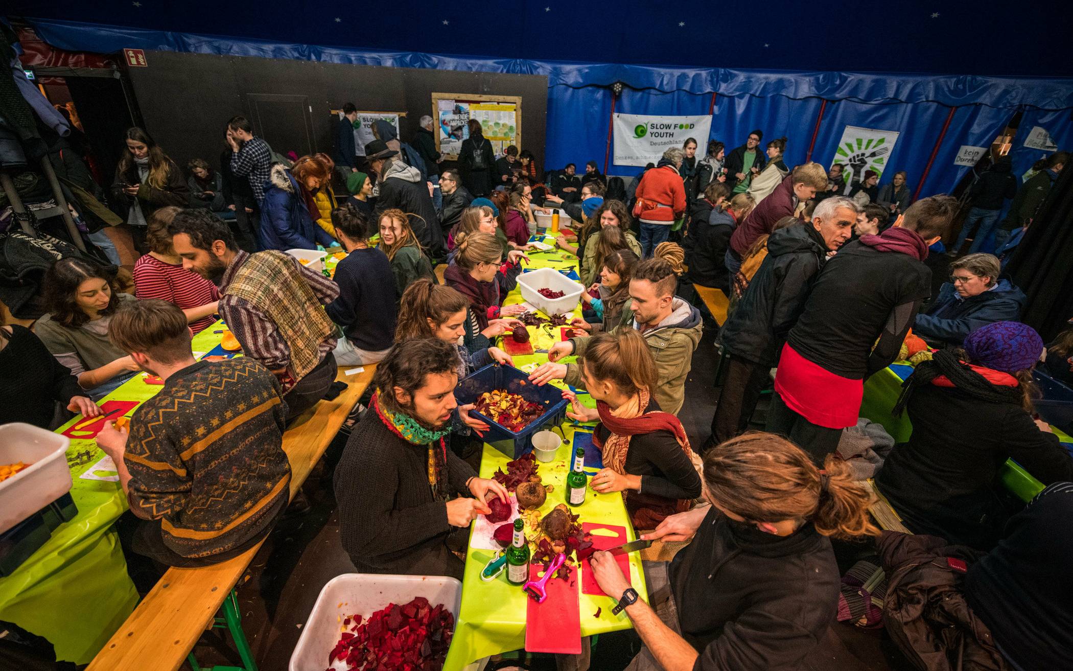  In anderen Städten – unter anderem vor zehn Jahren in Berlin und vor acht Jahren in Düsseldorf – wurden schon zahlreiche Schnippeldiskos veranstaltet. 