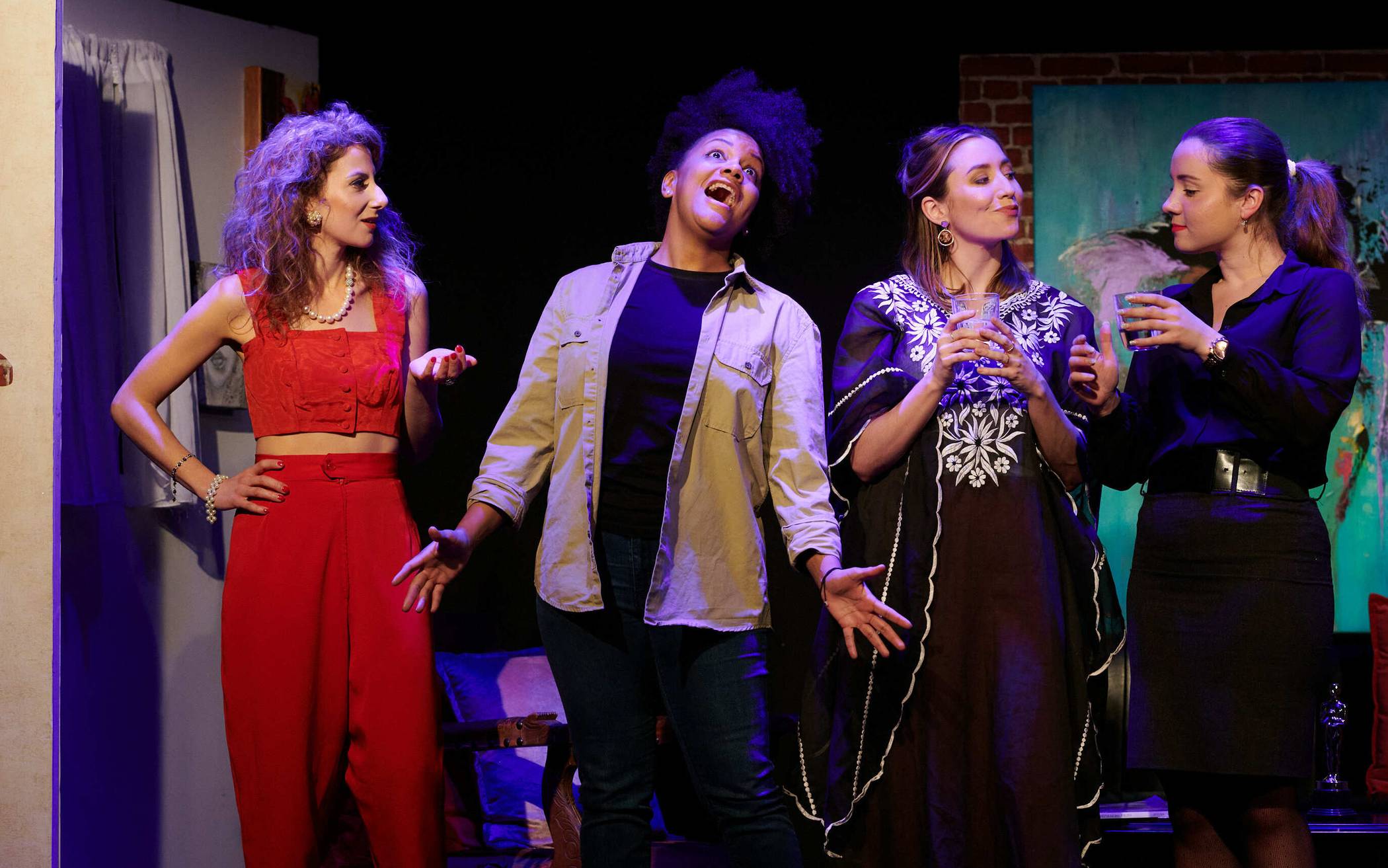 Die Freundinnen Conny, Melli, Sam und Lulu sind die Protagonistinnen des Stücks „Chewing the Fat“. 
  