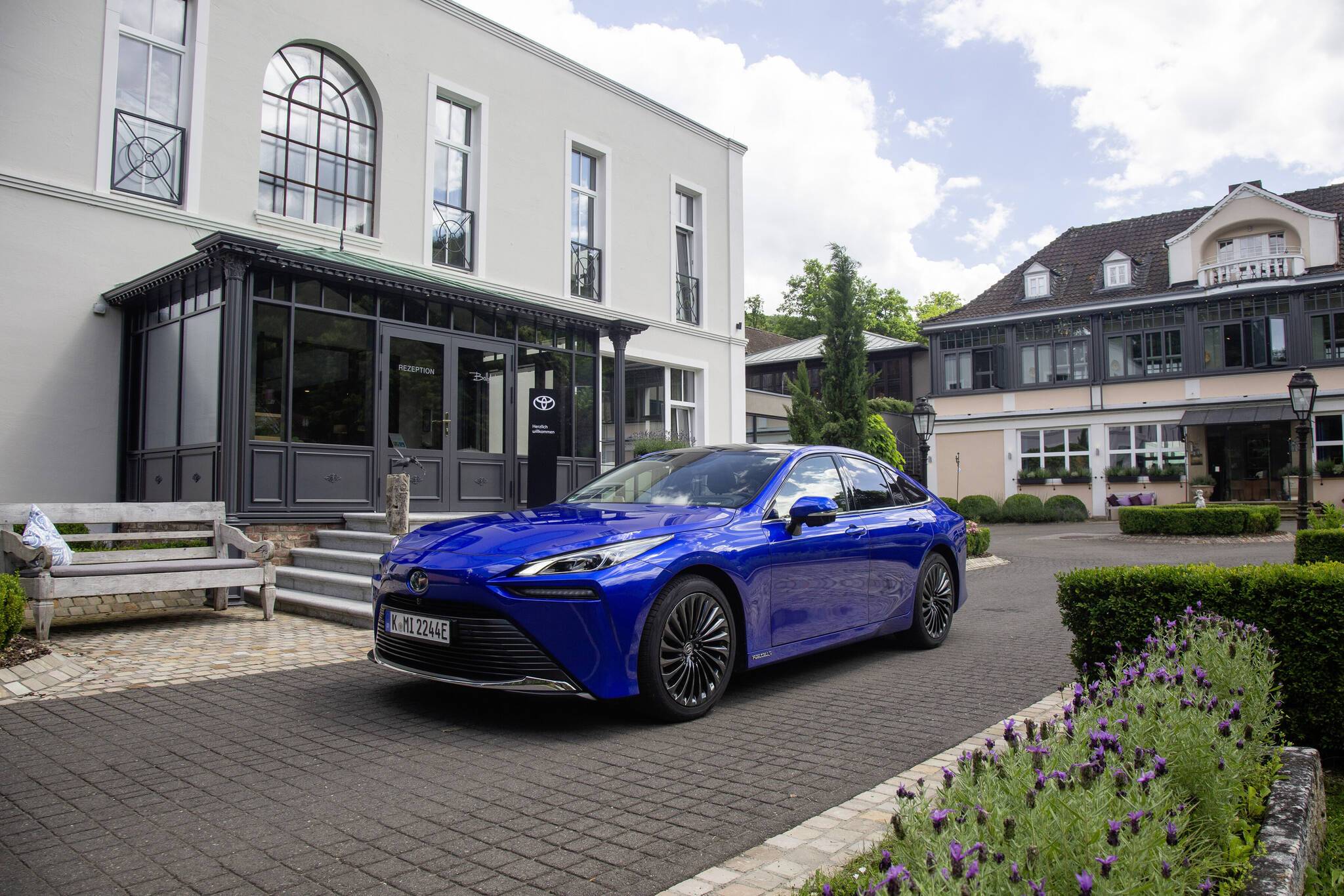 Markenvielfalt in Krefeld: Autohaus Gerding - Der Toyota Mirai