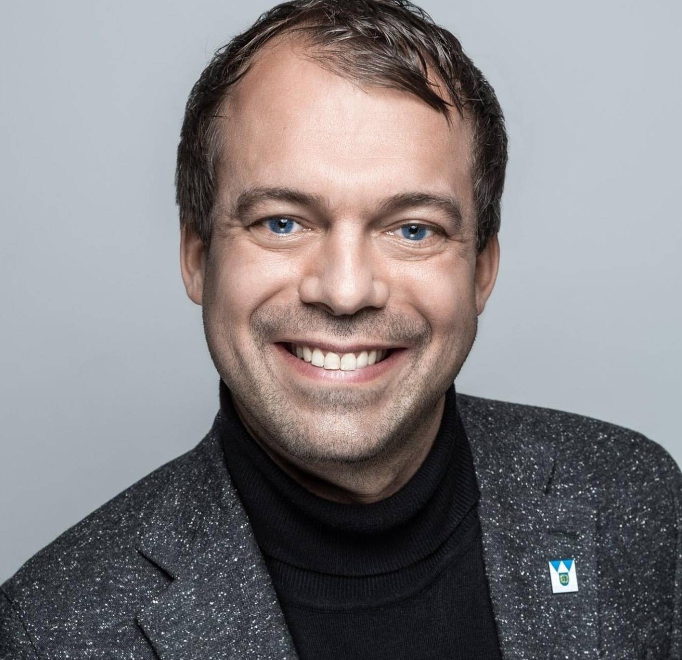 Chistian Pakusch gratuliert Kyoji Matsunaga zur