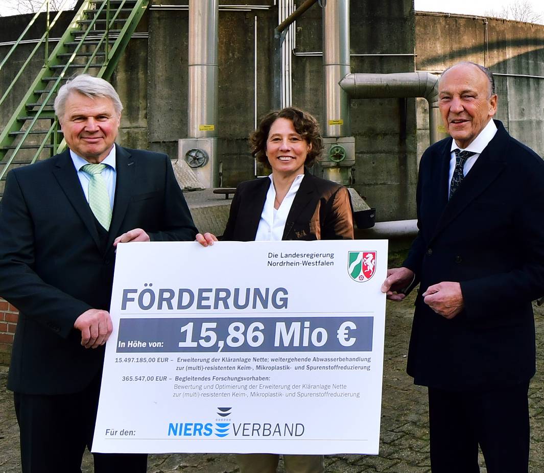 Dr. Heinrich Bottermann (Staatssekretär) übergab Dipl.-Ing.