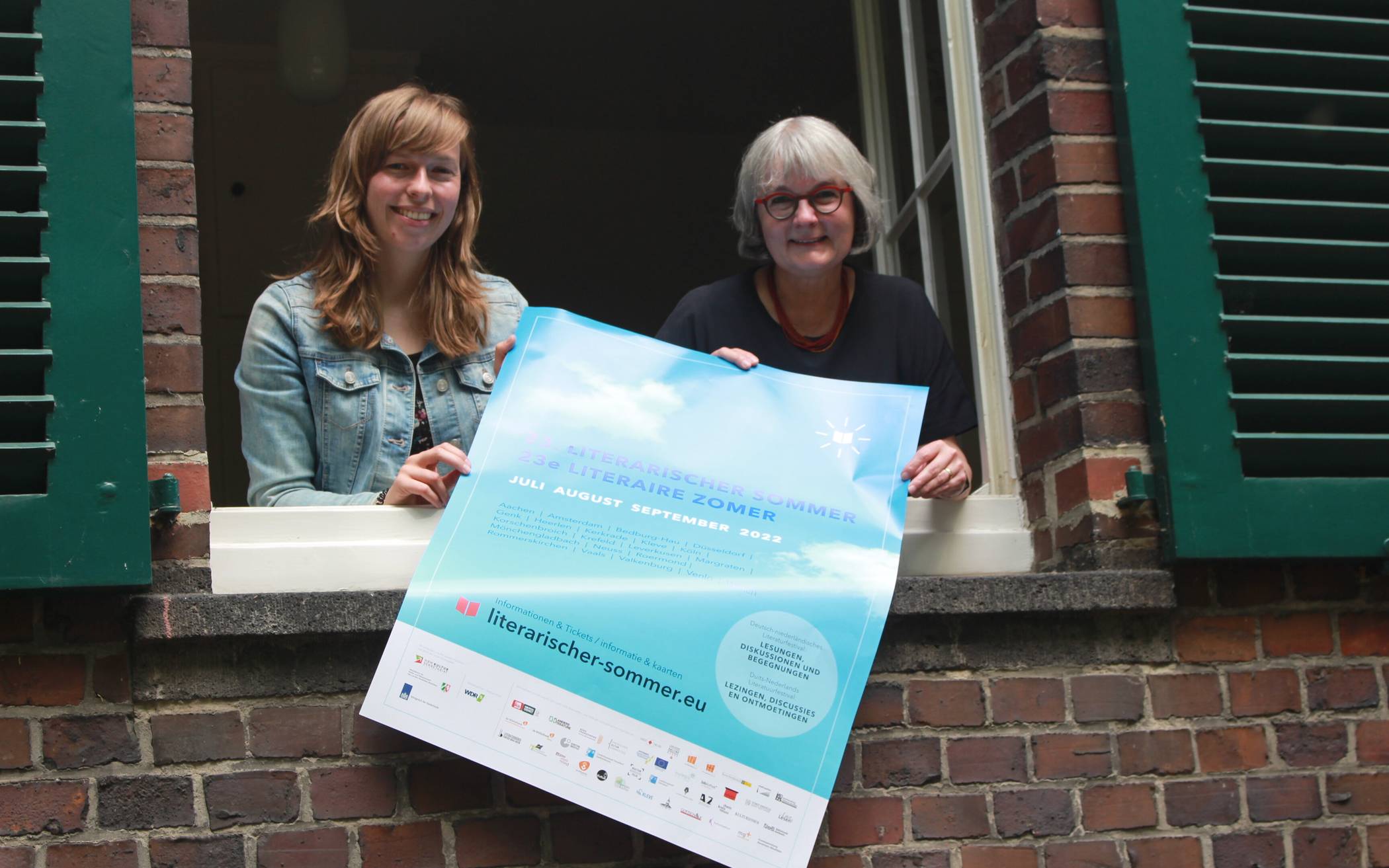 Blaues Plakat: Die Leiterin der Mediothek