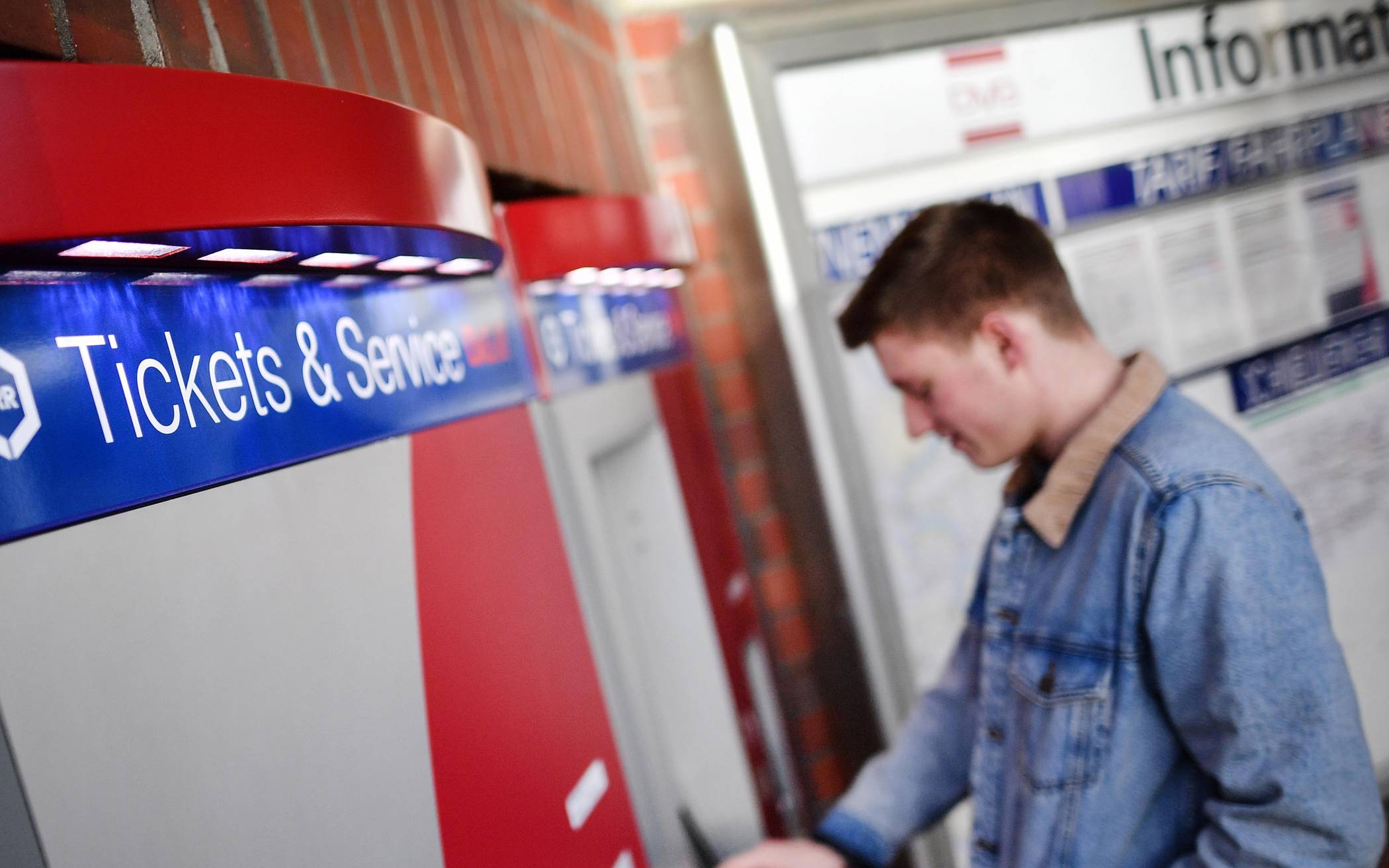  Ab dem 23. Mai soll es das 9-Euro-Ticket an den Fahrkartenautomaten der Deutschen Bahn, ab dem 24. Mai auch an den Fahrkartenautomaten der DVG geben. 