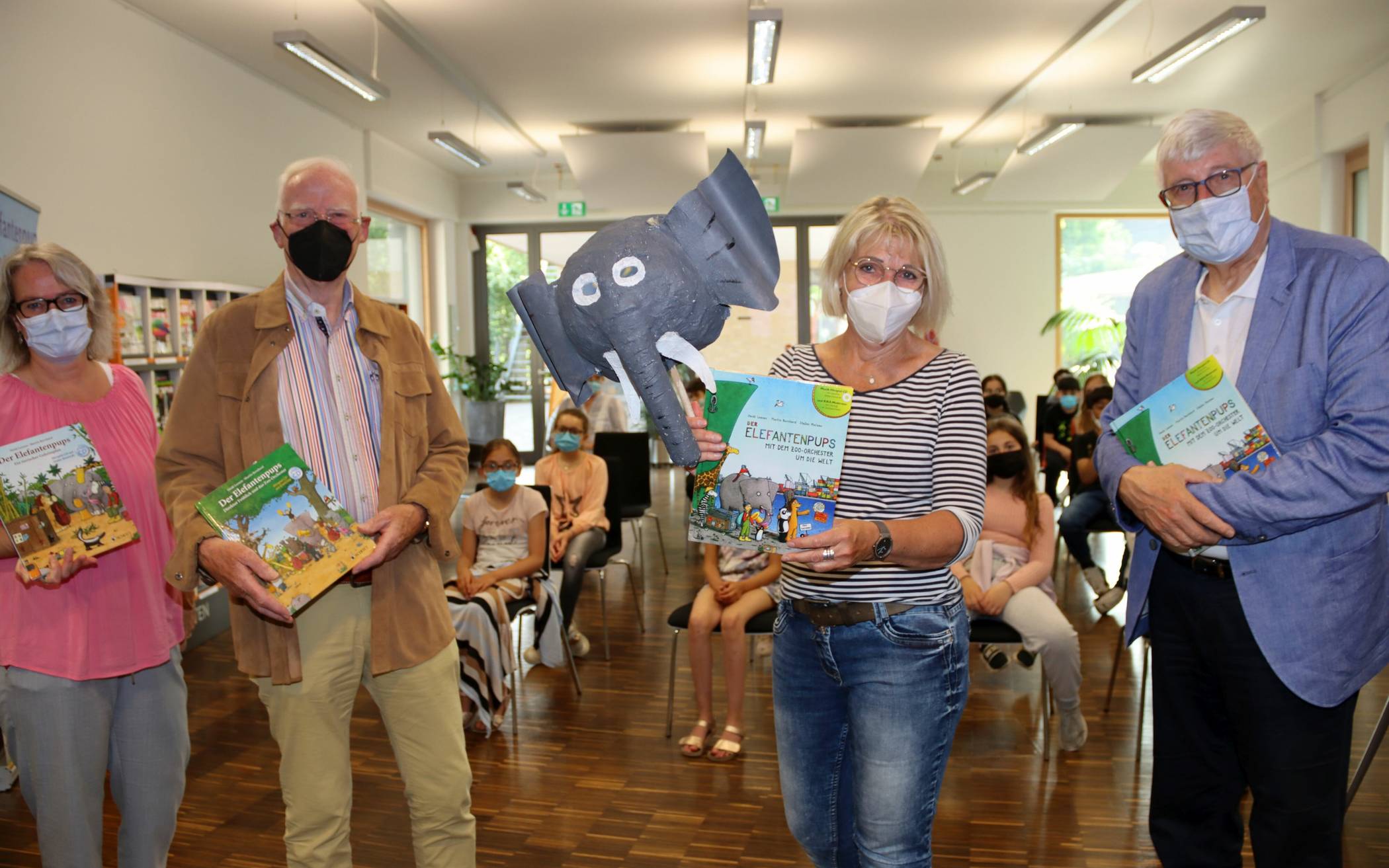 Kinderbuchautorin Heidi Leenen (2.v.r.) hat den